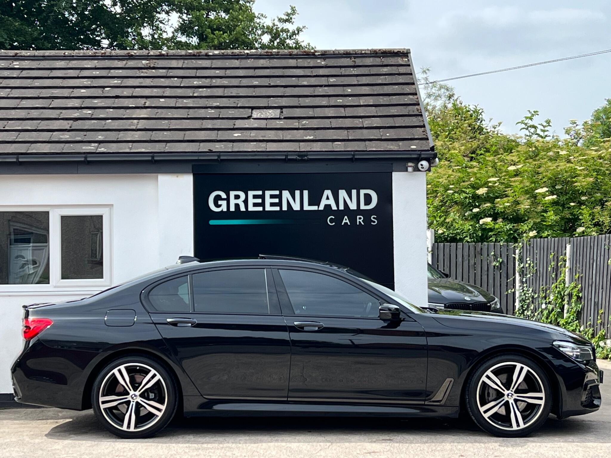 BMW 7 Series view 25
