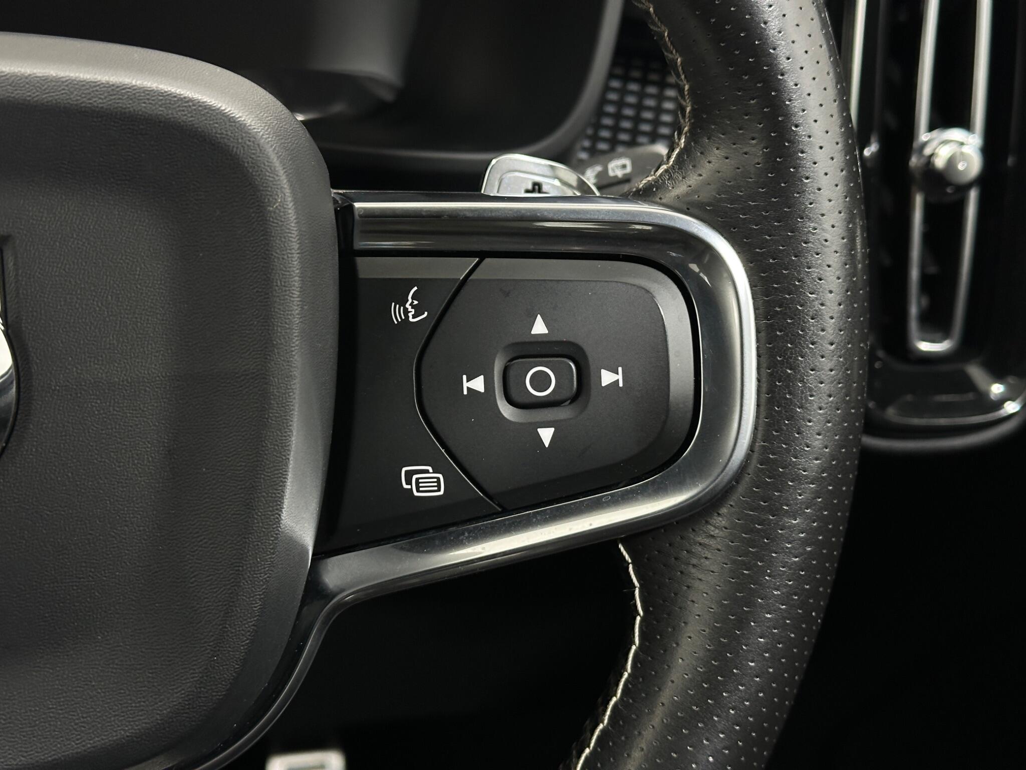 Volvo XC40 view 16