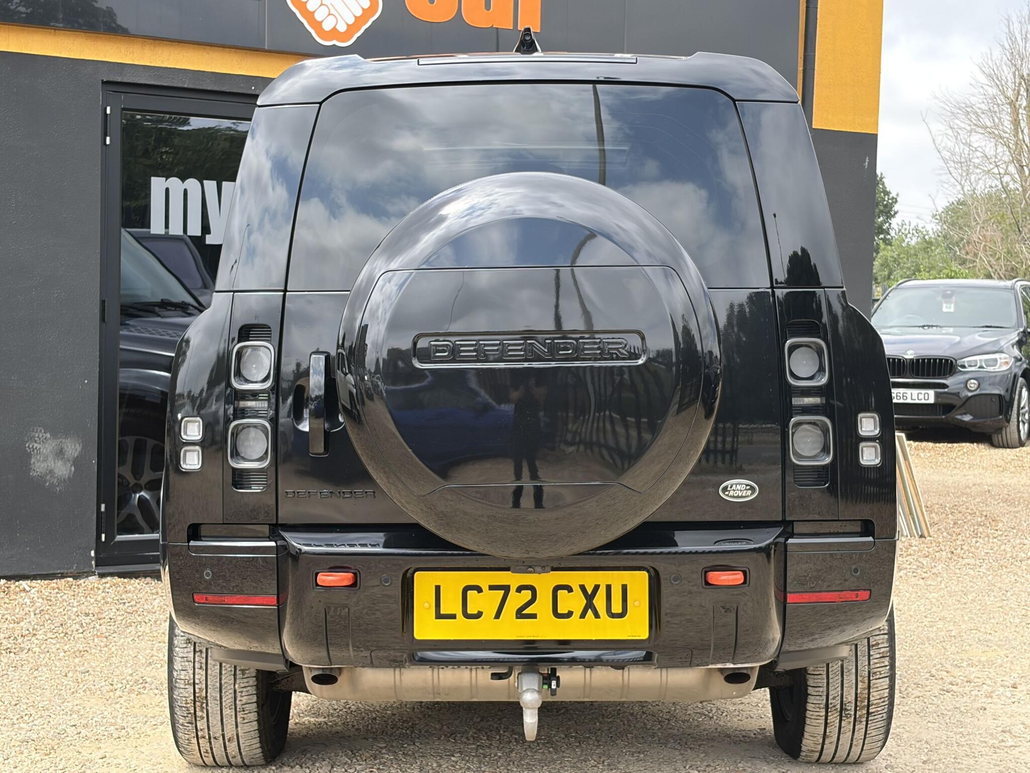 Land Rover Defender 130 view 9