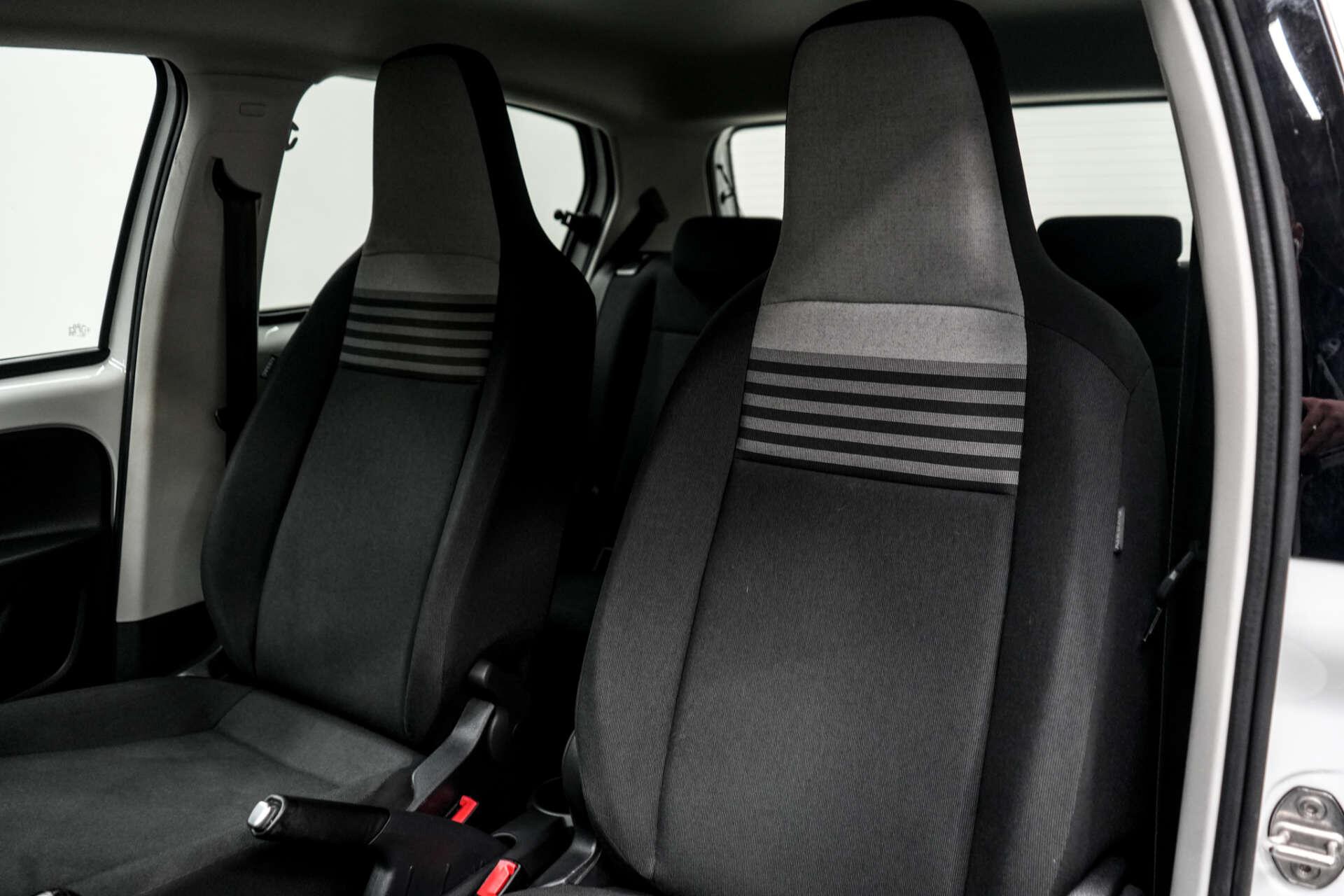 Volkswagen Up! view 13