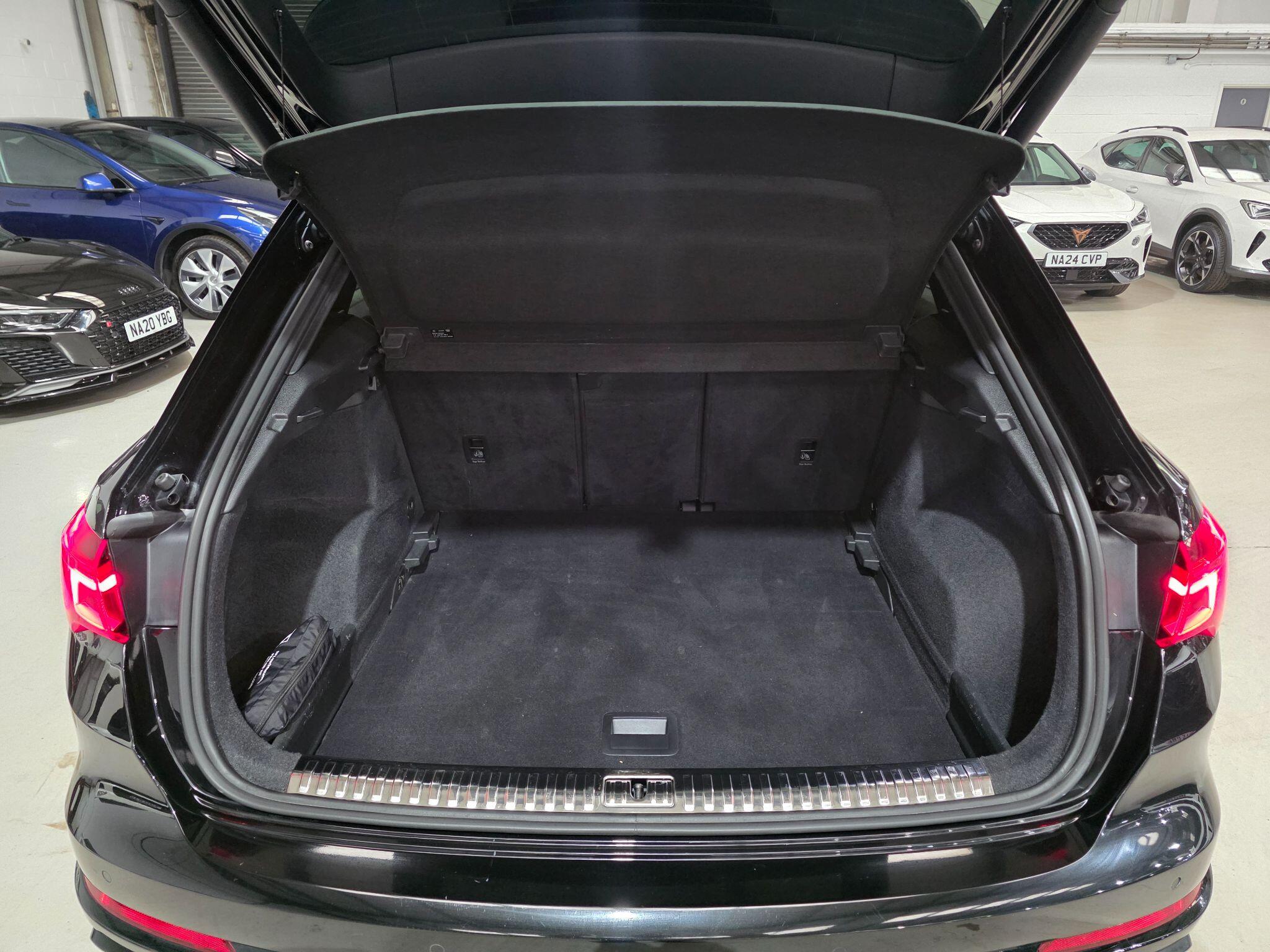 Audi Q3 view 30