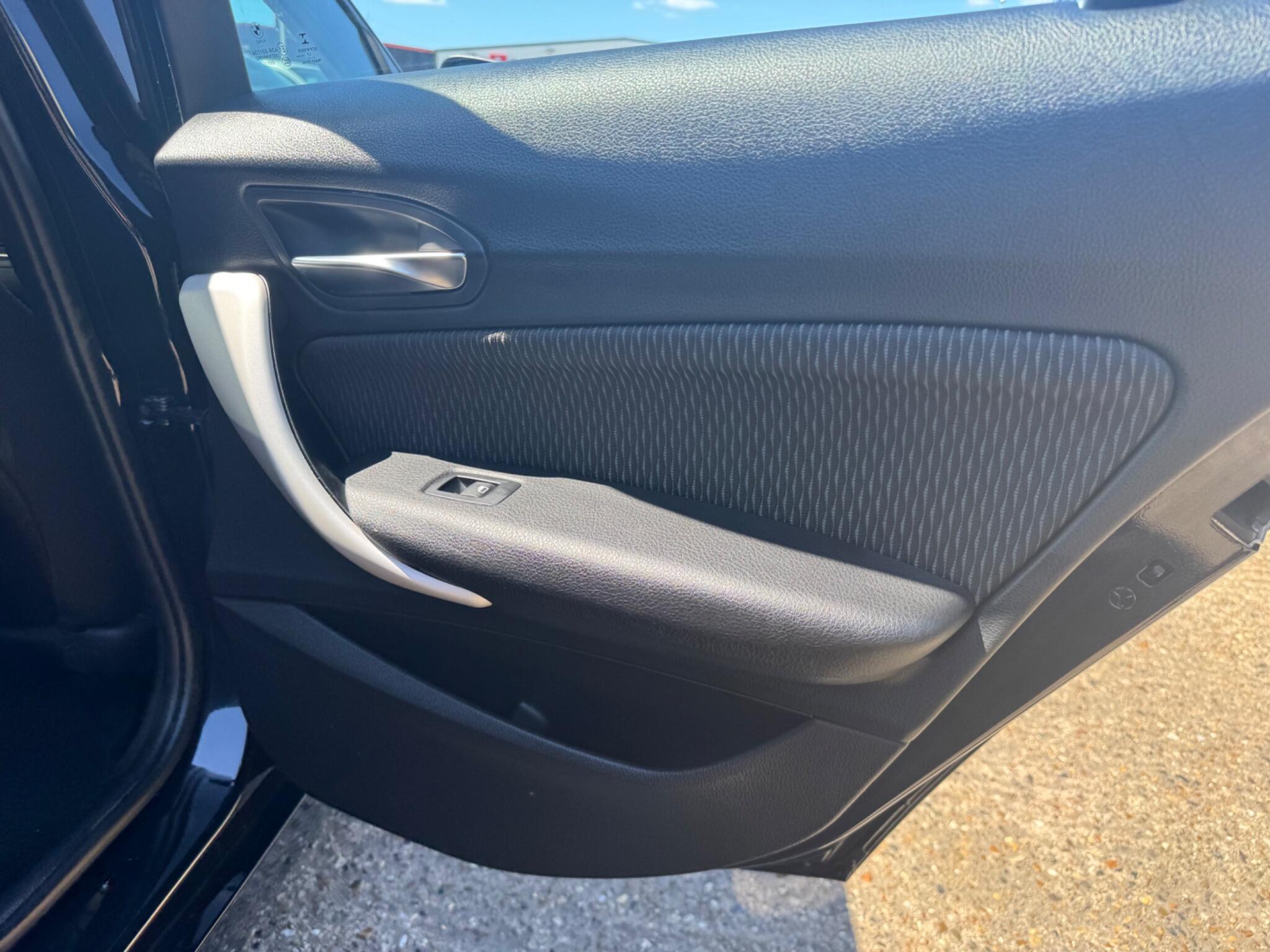 BMW 1 Series view 28