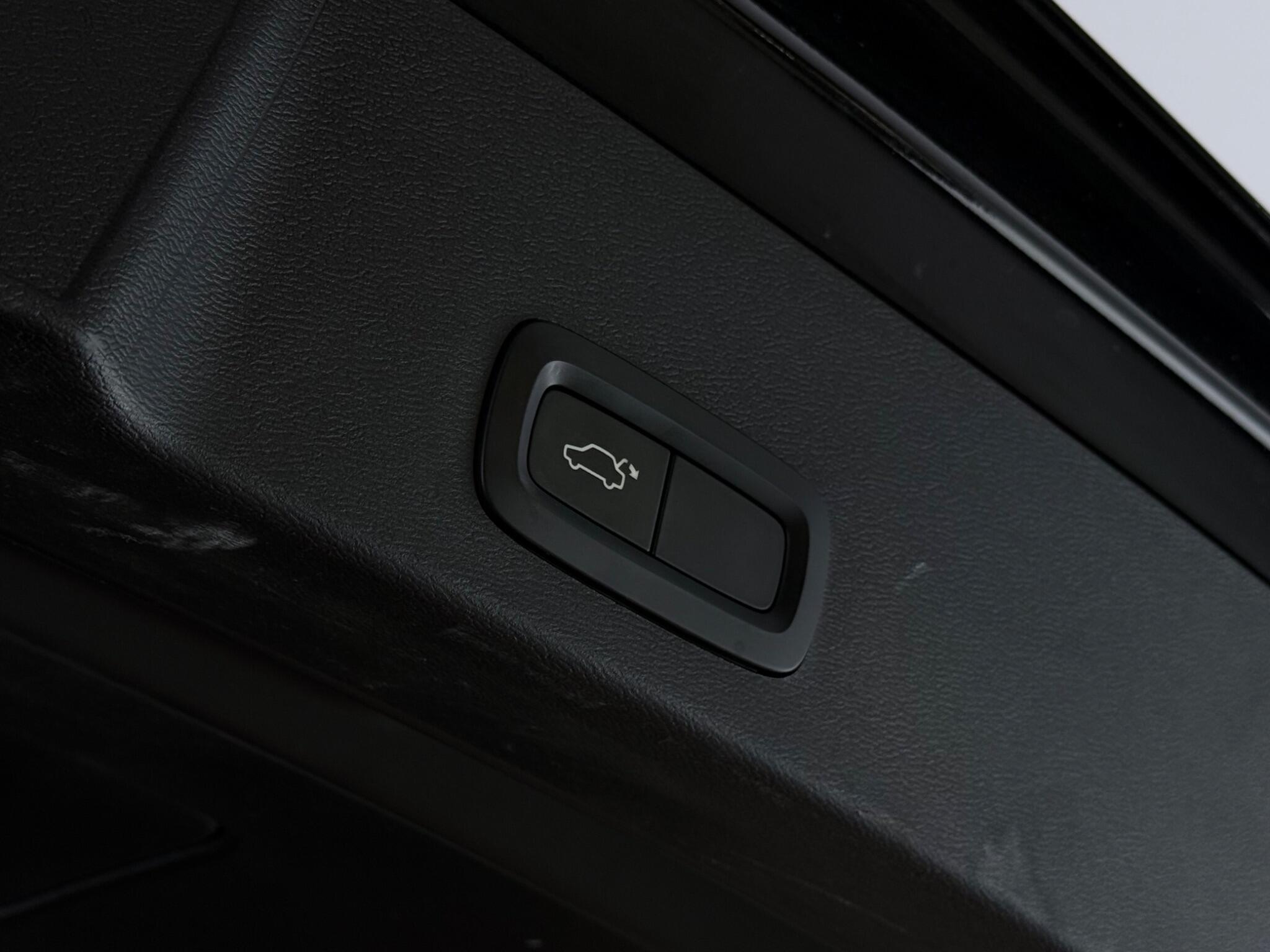 Volvo XC40 view 11