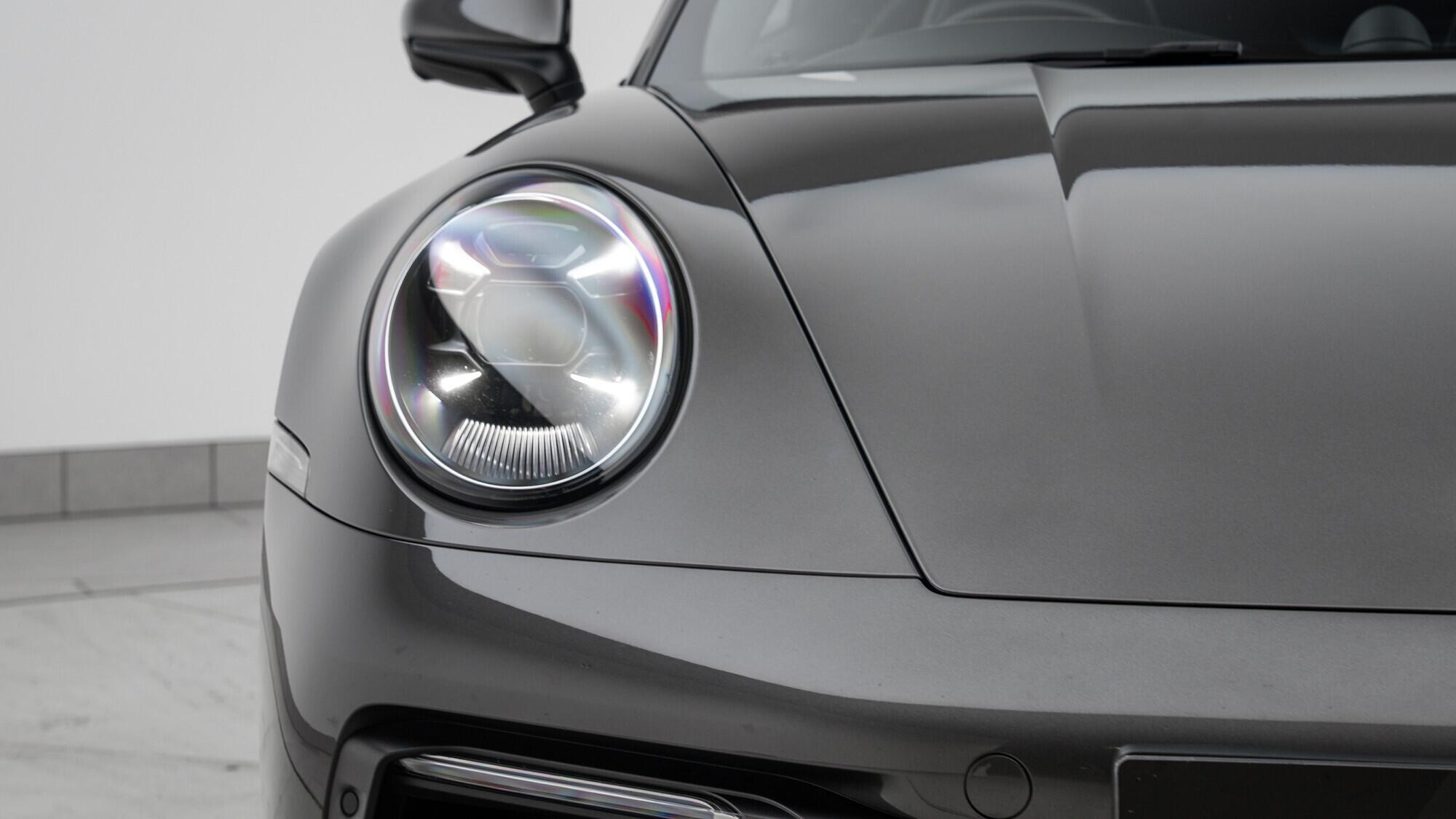Porsche 911 view 9