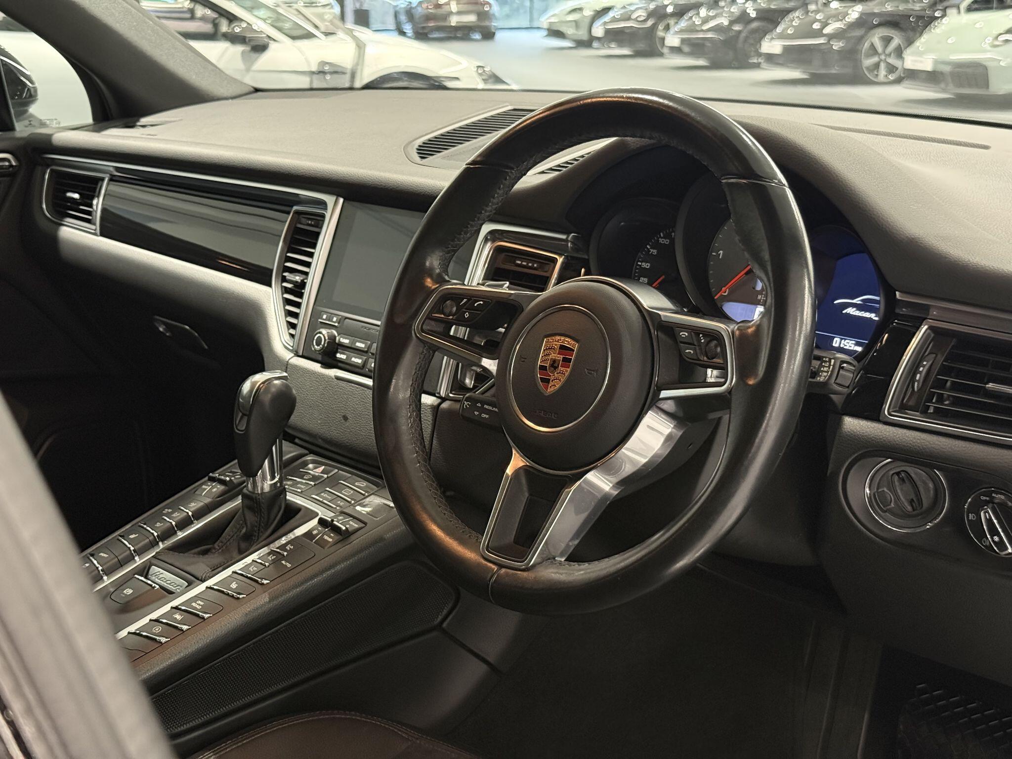 Porsche Macan view 97