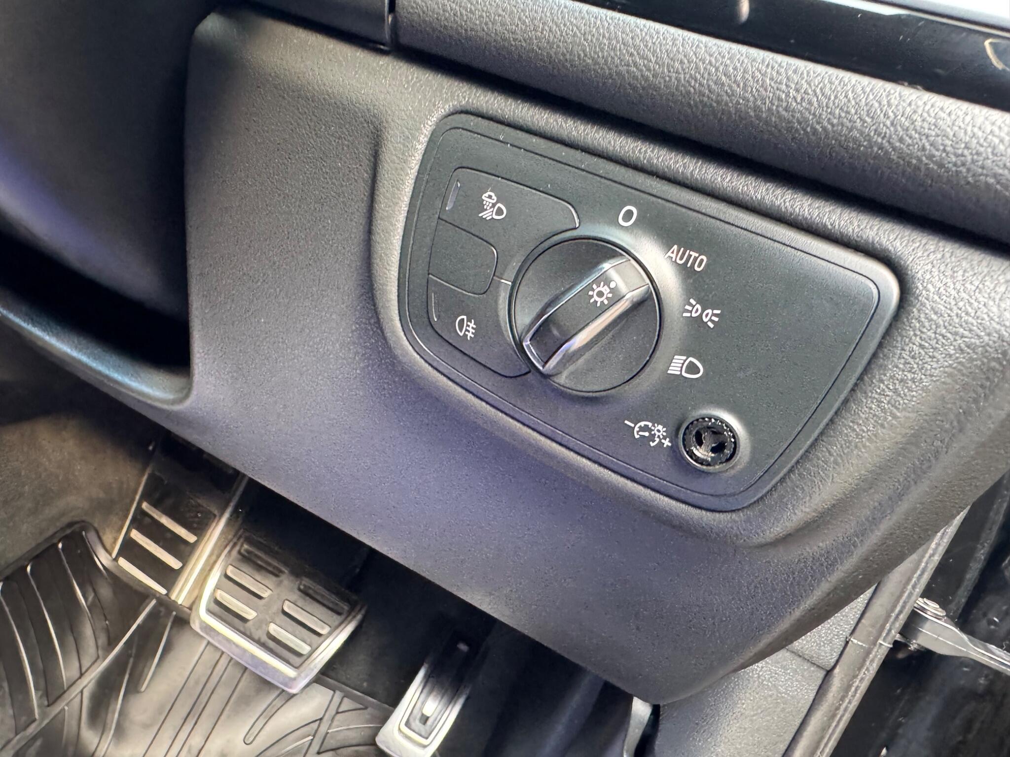 Audi A6 Avant view 16