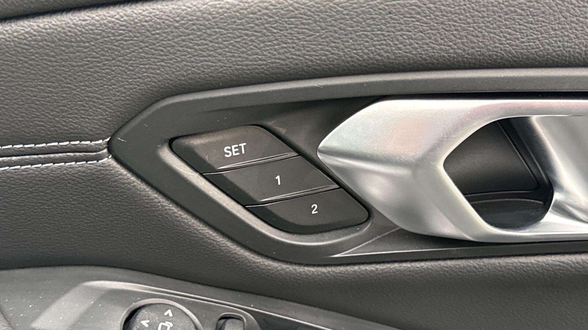 BMW 3 Series view 24