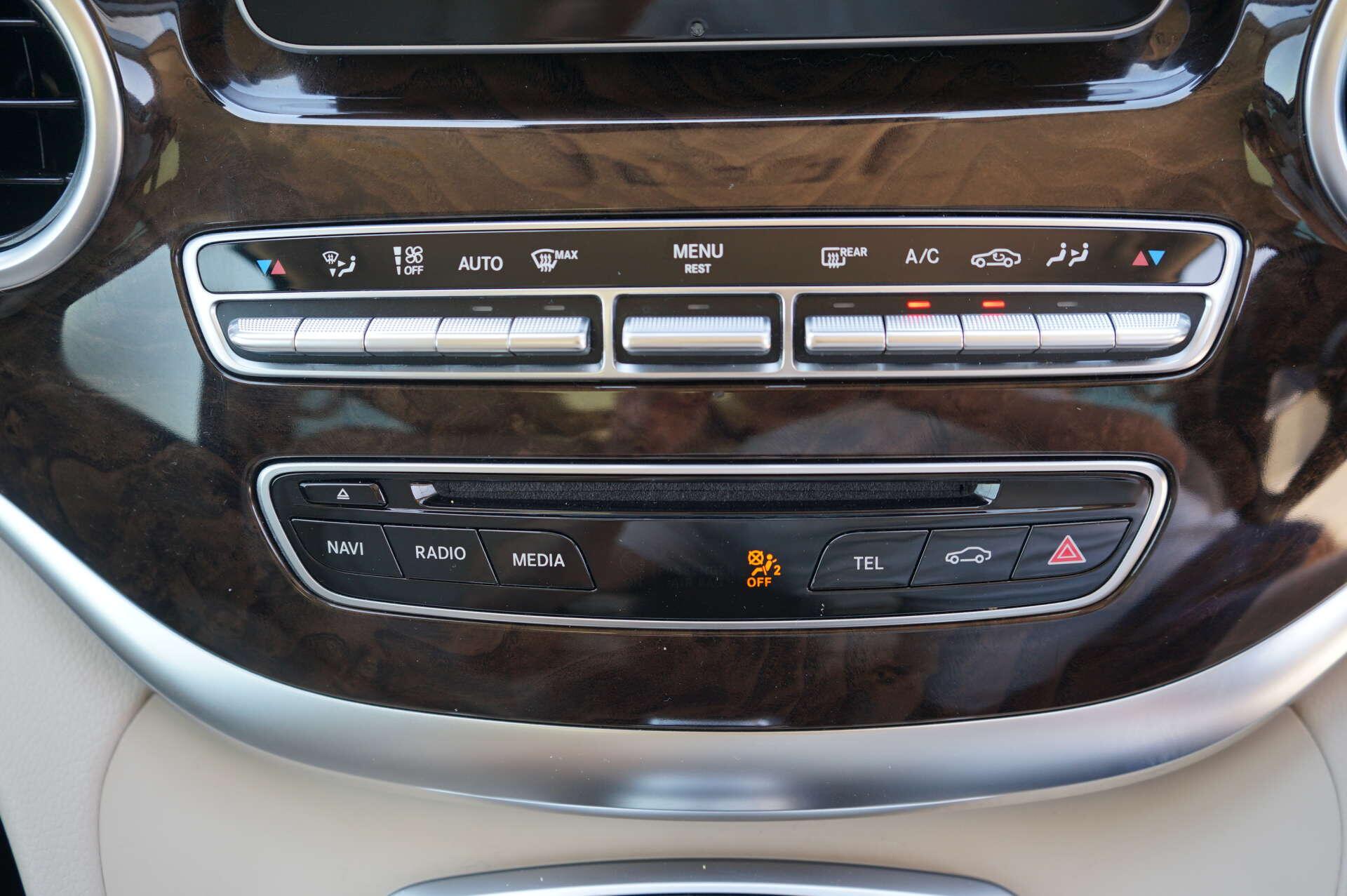 Mercedes-Benz V-Class view 37