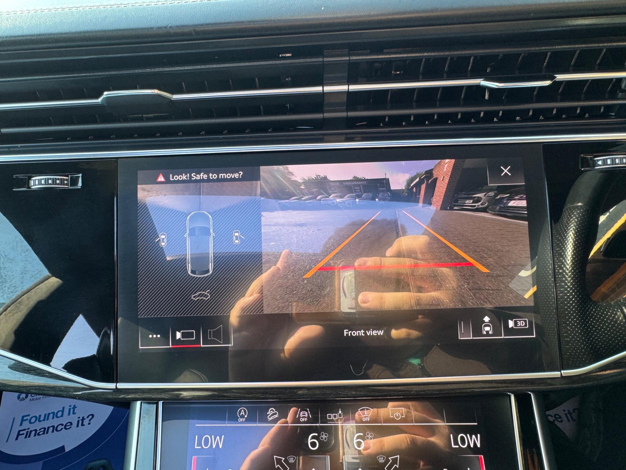 Audi Q8 view 36