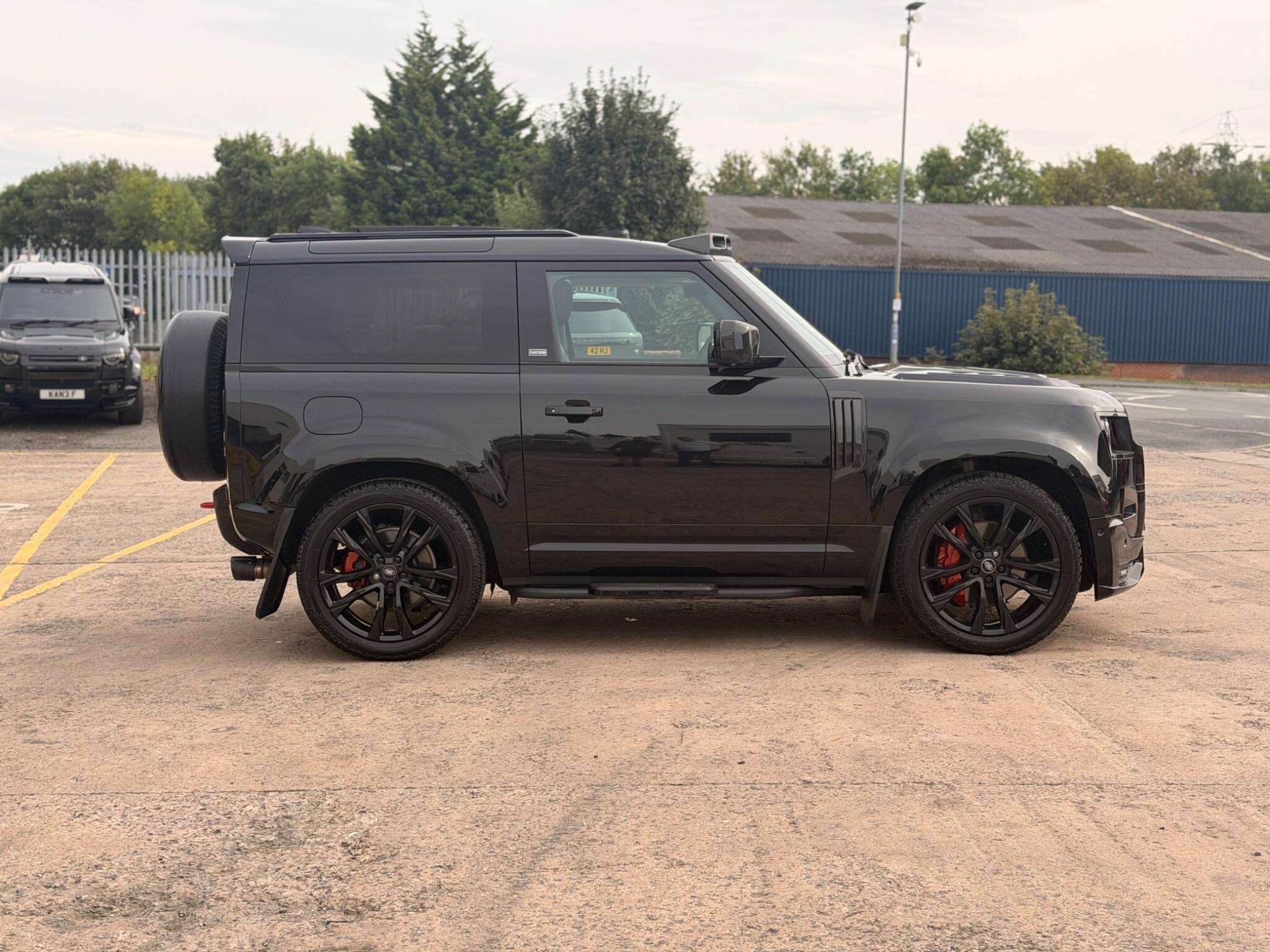 Land Rover Defender view 17