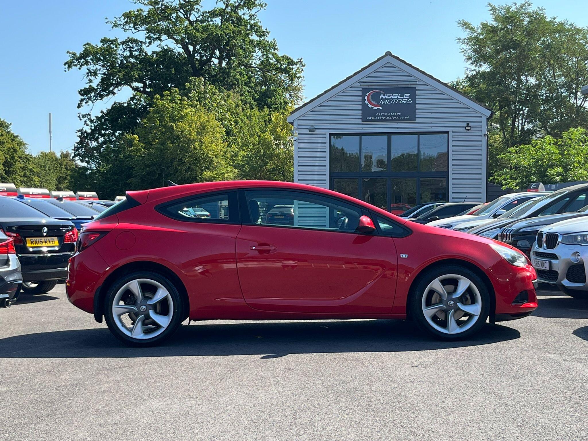 Vauxhall Astra GTC view 8