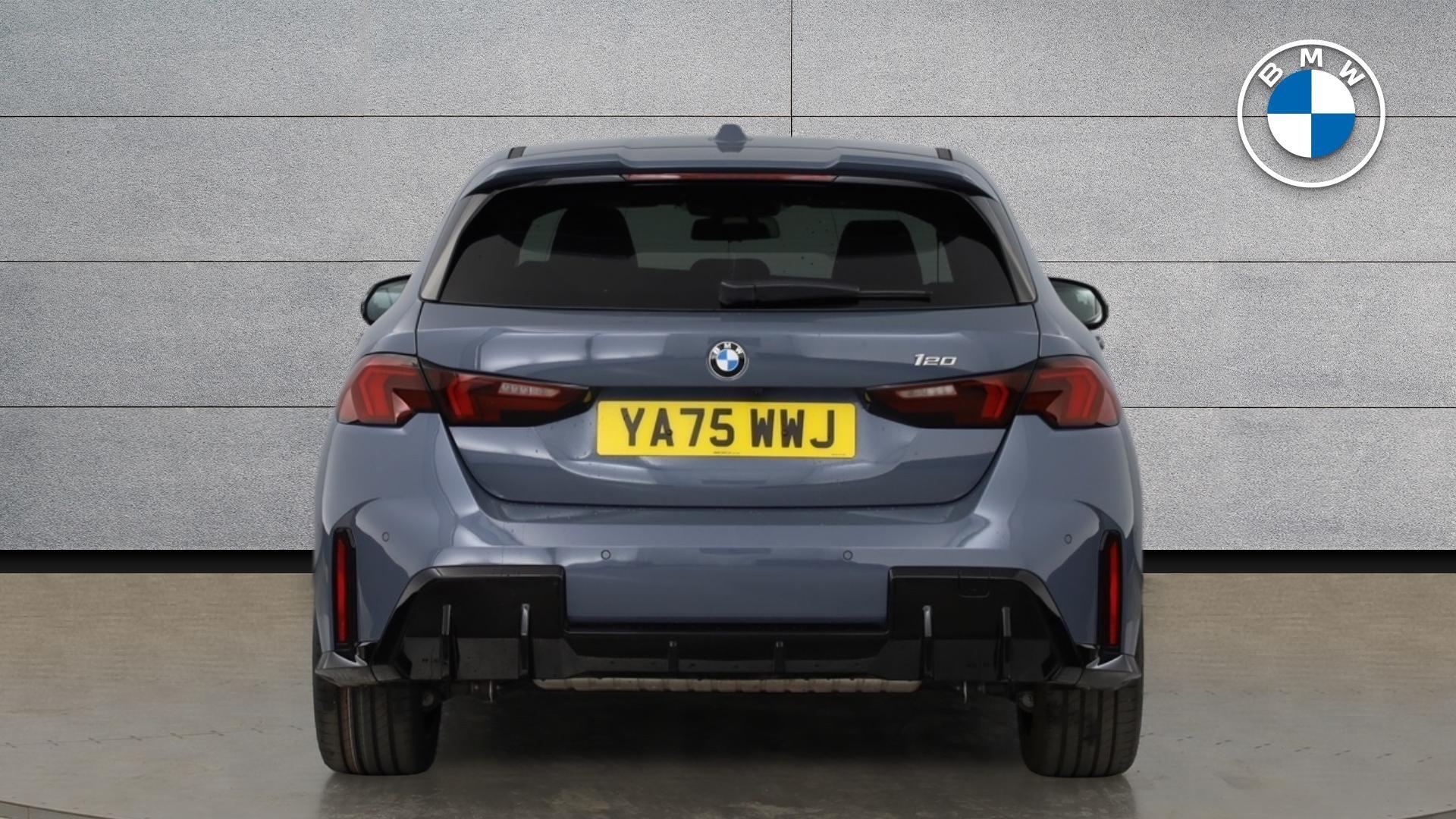 BMW 1 Series view 16