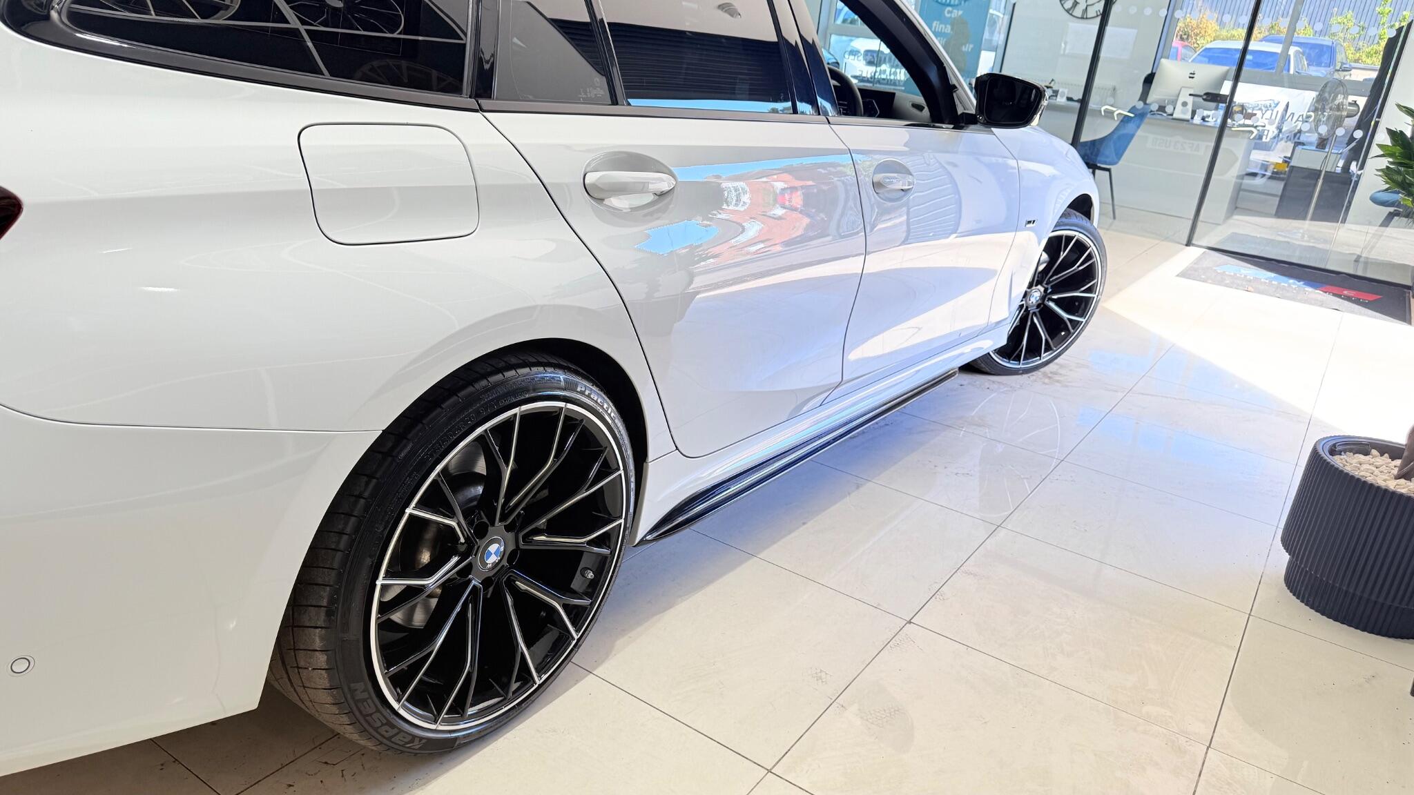 BMW 3 Series view 11