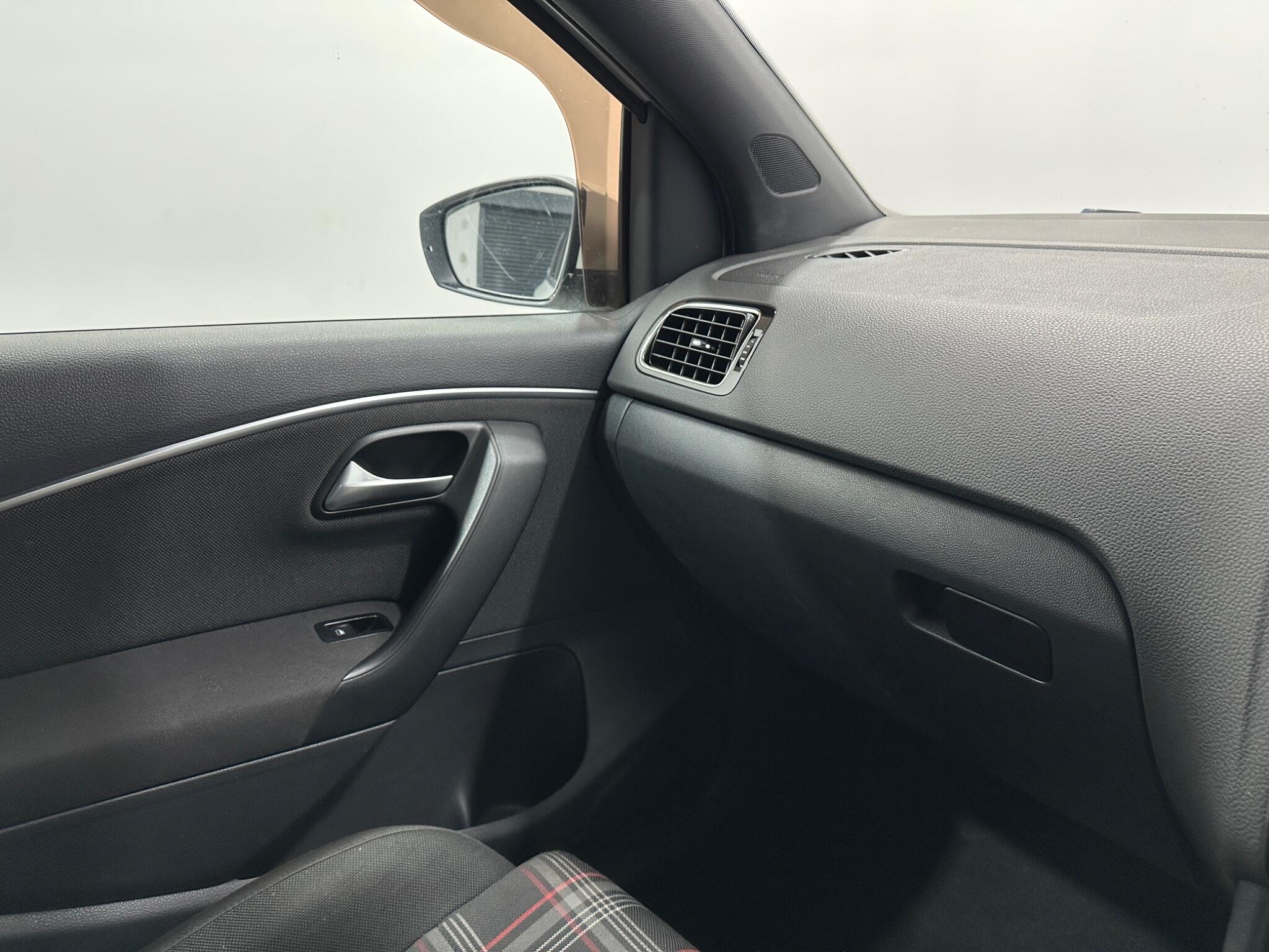 Volkswagen Polo view 24
