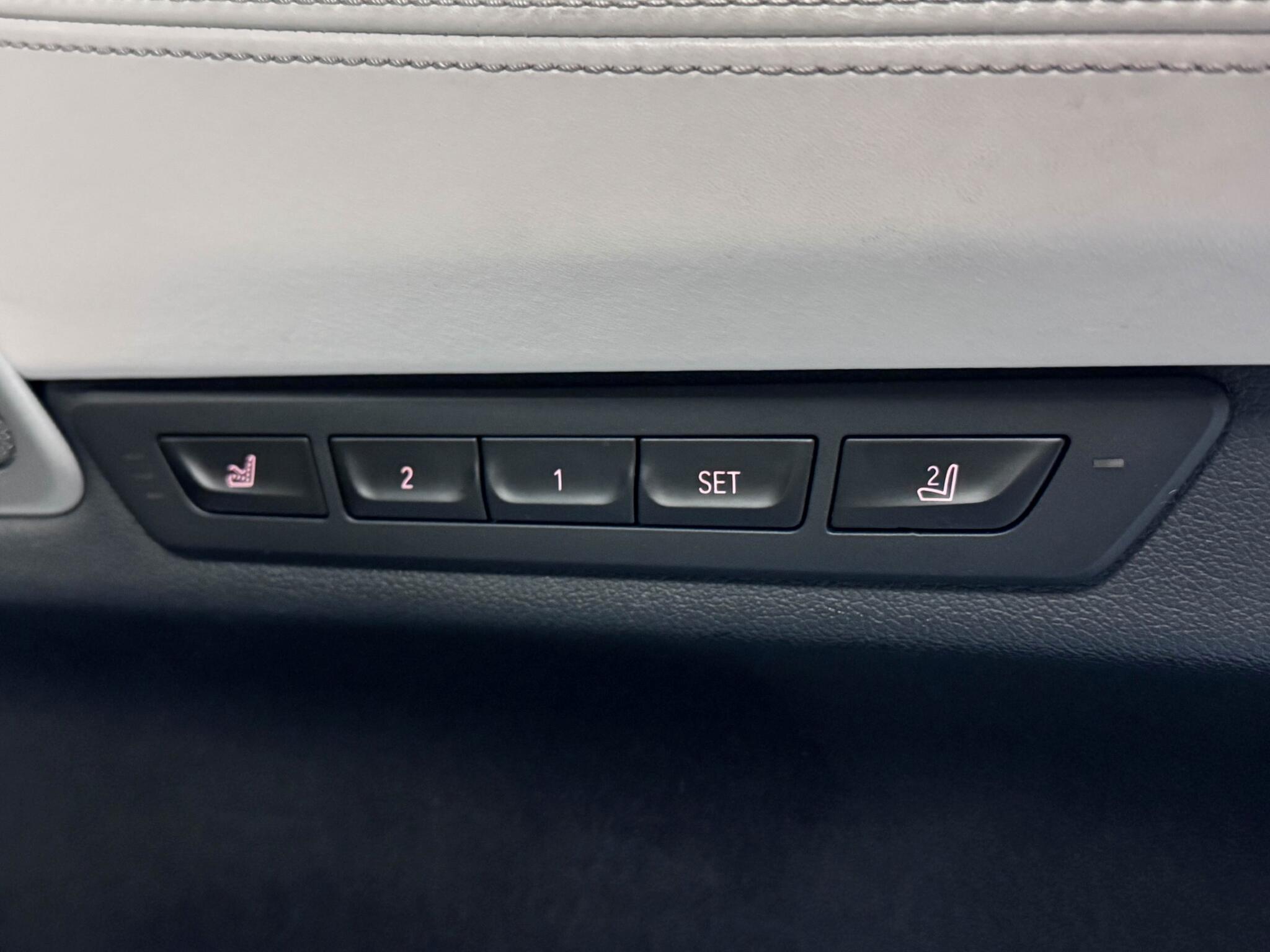BMW 7 Series view 13