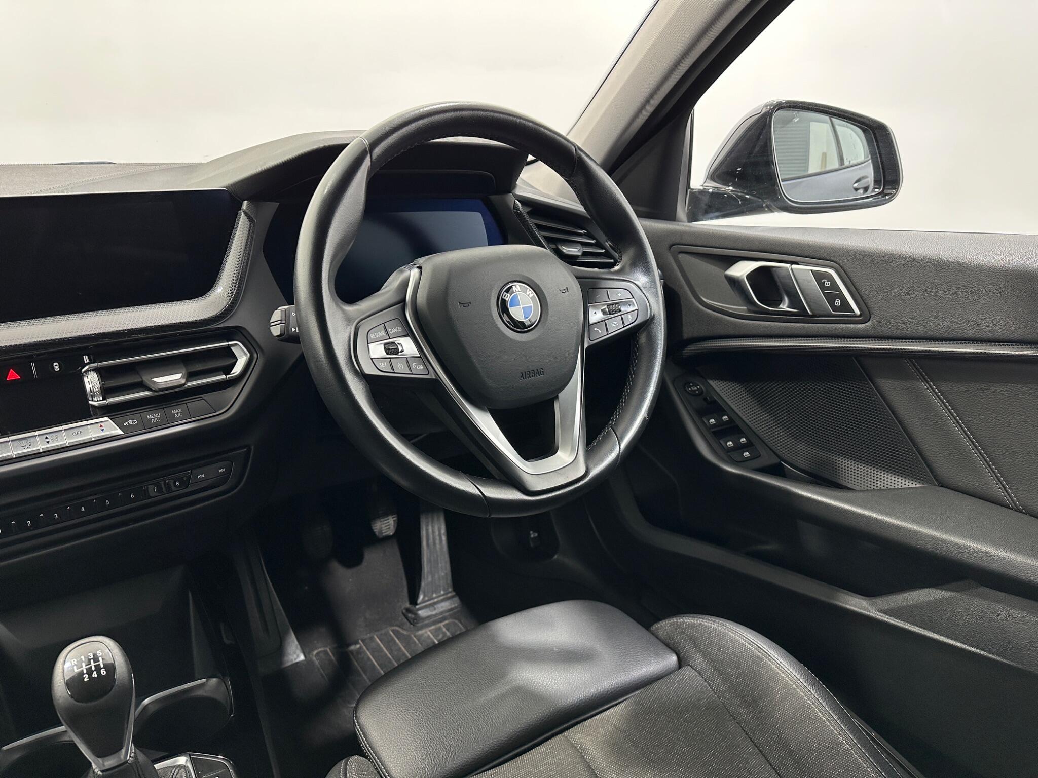 BMW 1 Series view 12