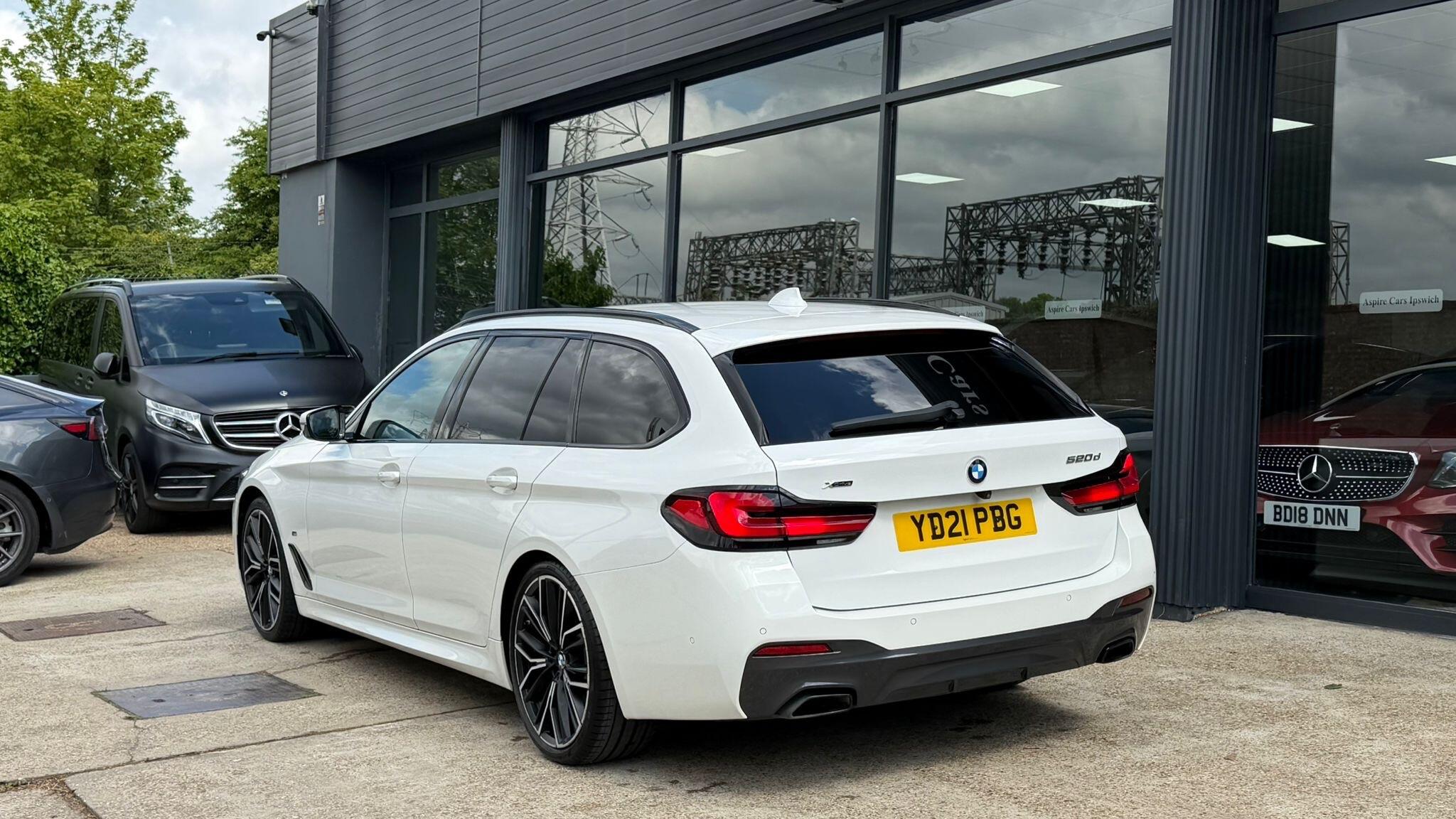 BMW 5 Series view 4