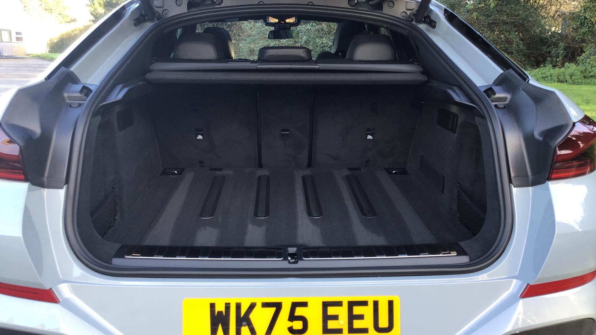 BMW X6 view 13