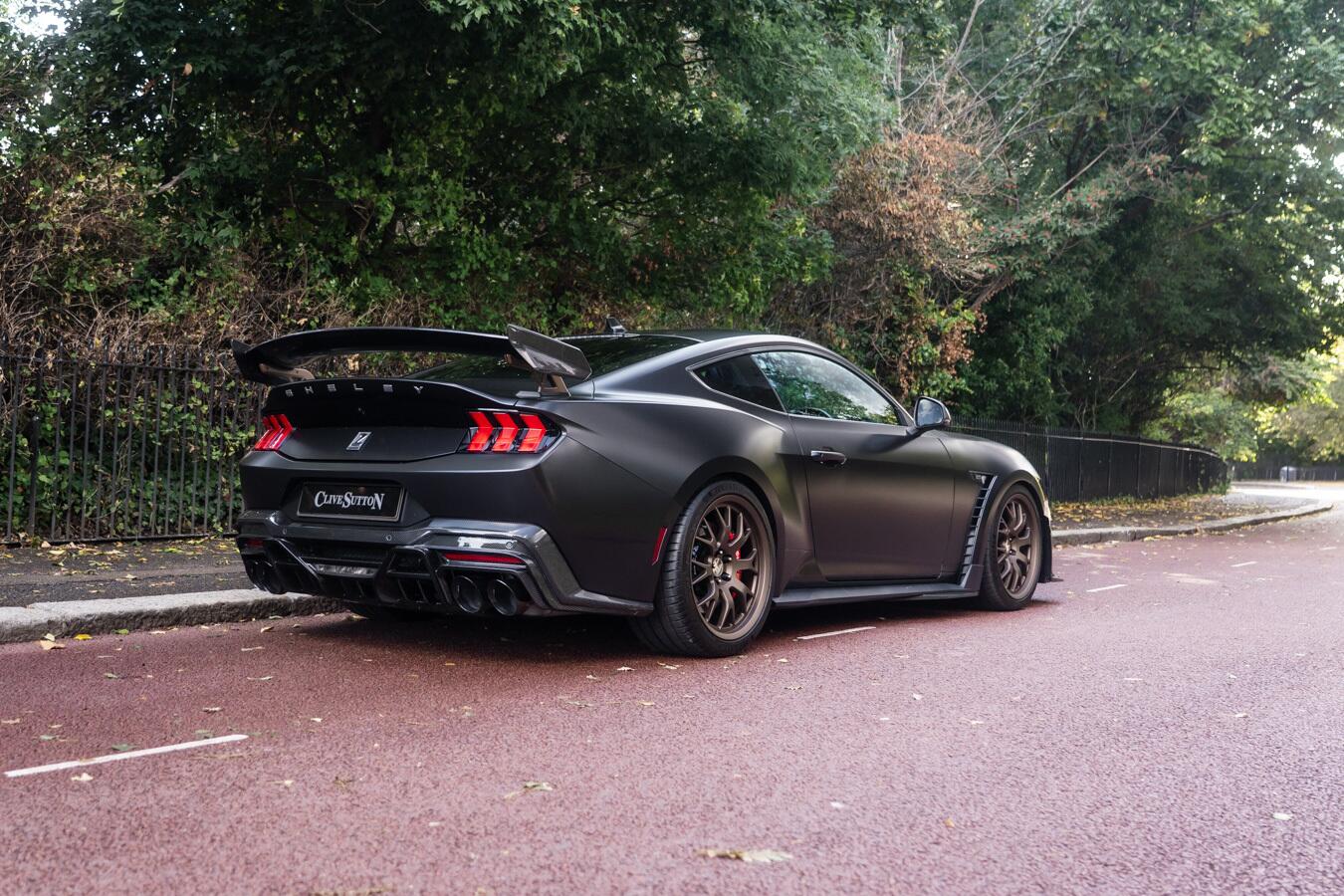 Ford Mustang view 4