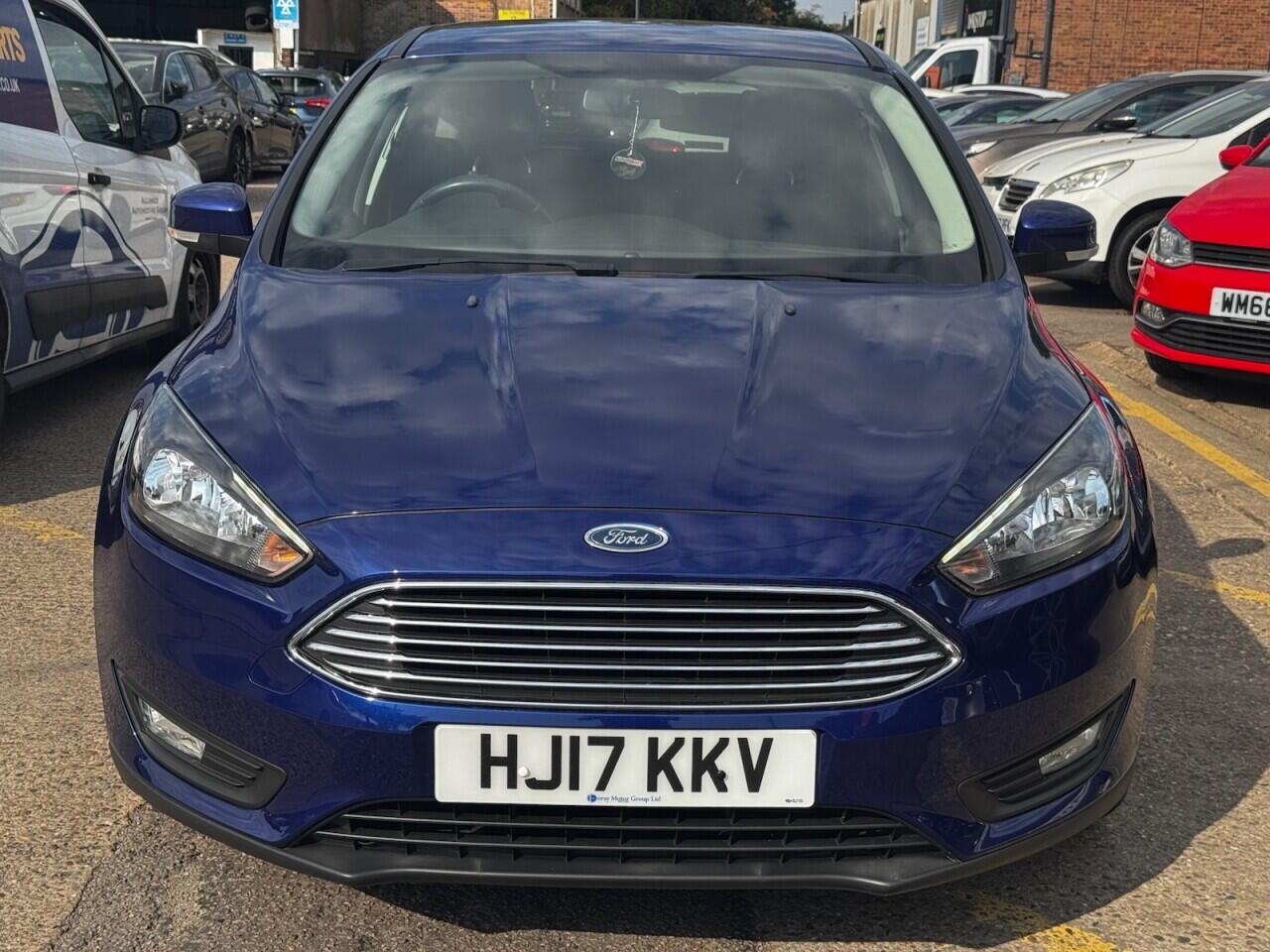 Ford Focus view 12