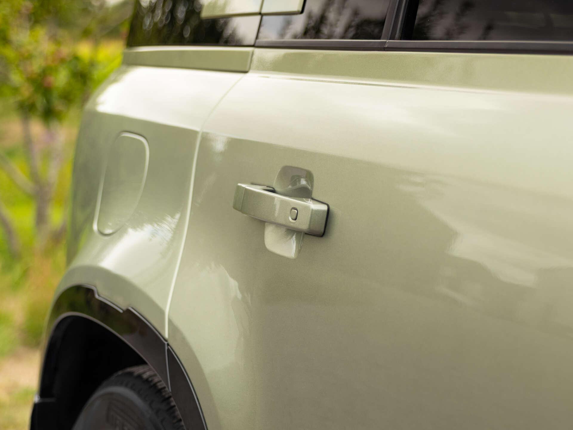 Land Rover Defender view 41