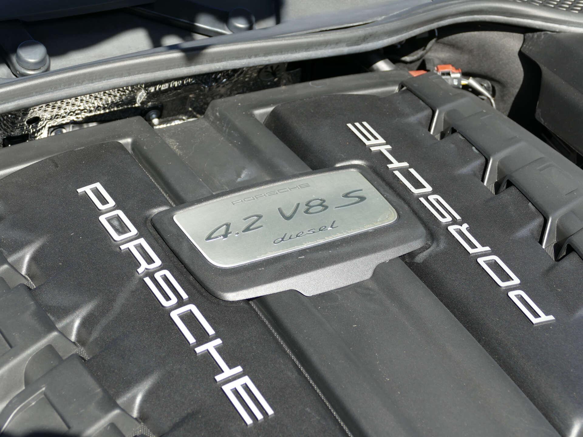 Porsche Cayenne view 59