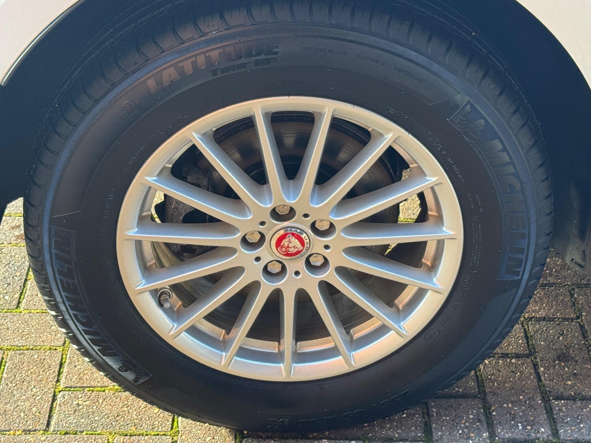 Jaguar I-Pace view 18