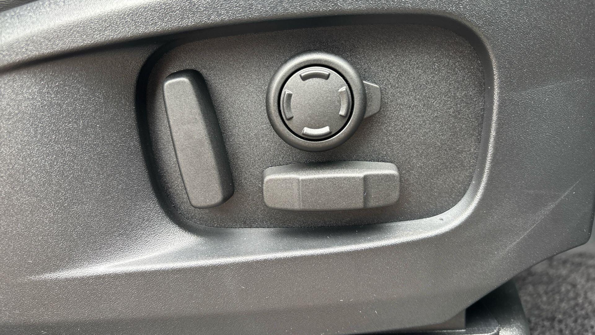 Land Rover Defender view 19