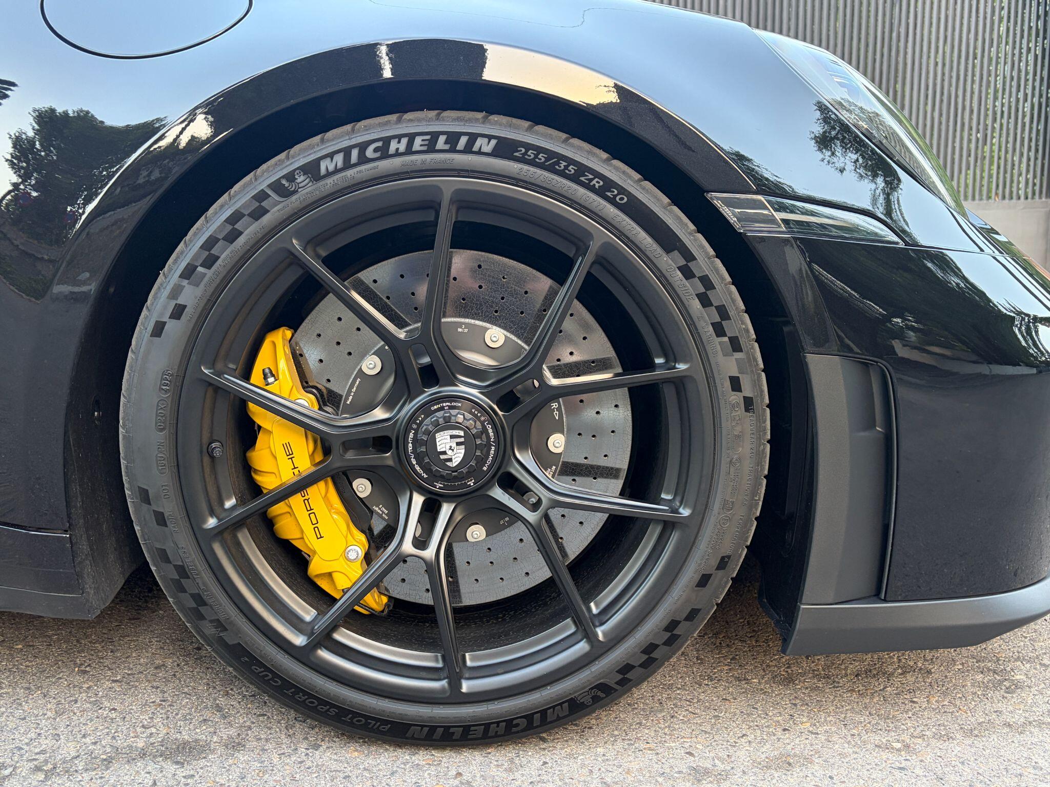 Porsche 911 view 9