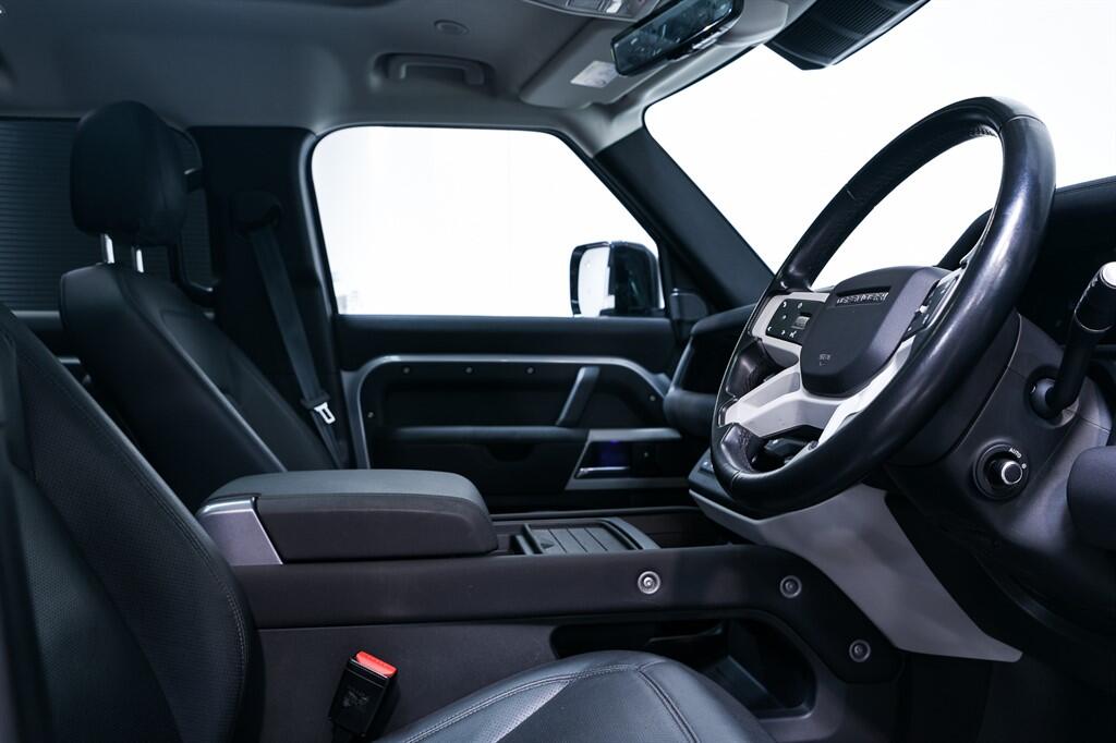 Land Rover Defender view 12