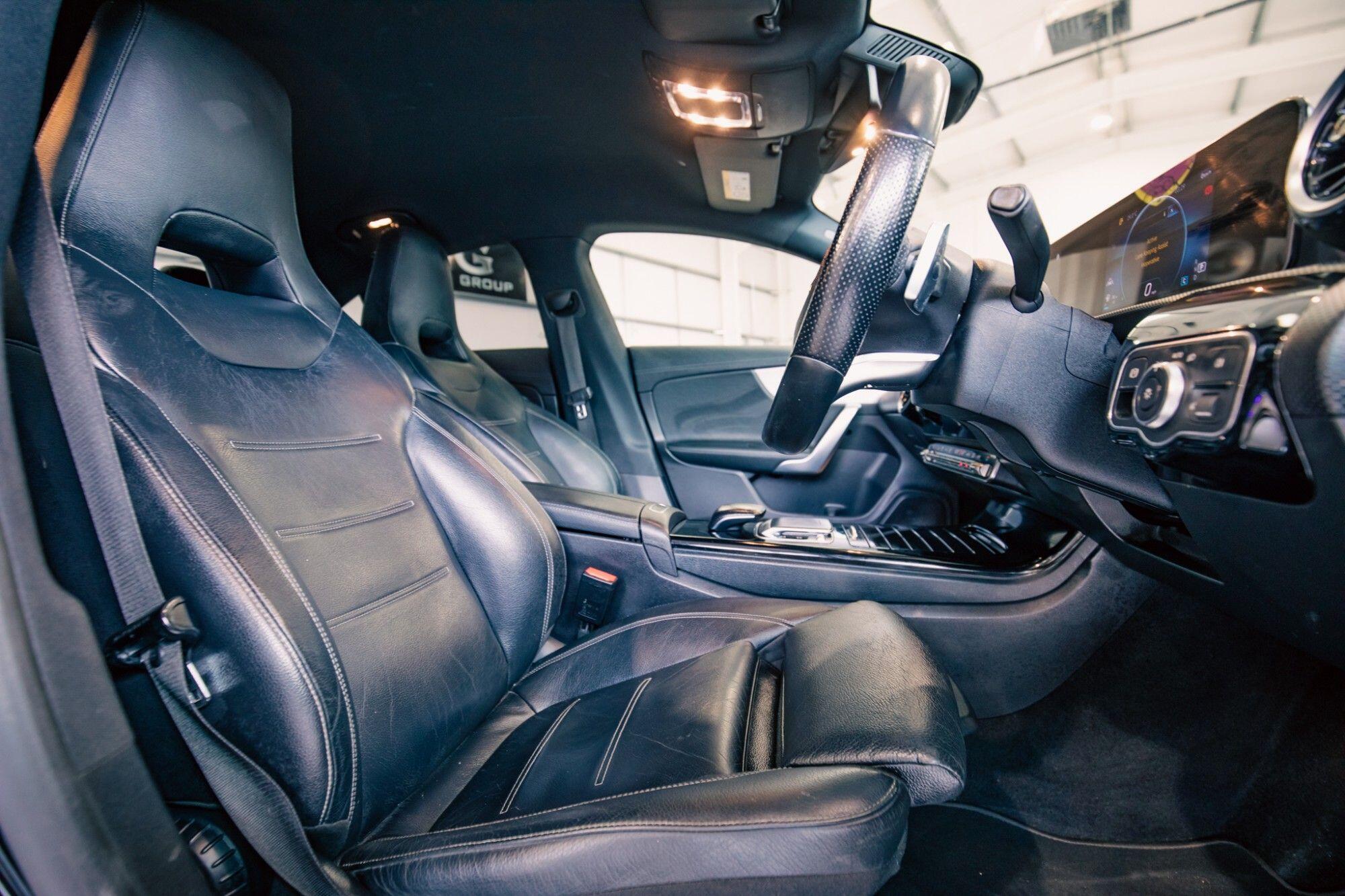 Mercedes-Benz Cla view 3