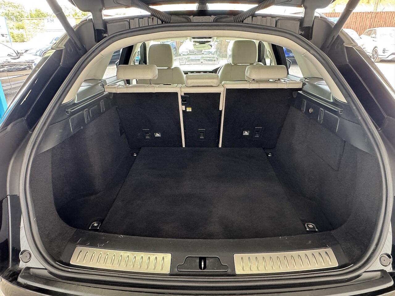 Land Rover Range Rover Velar view 10