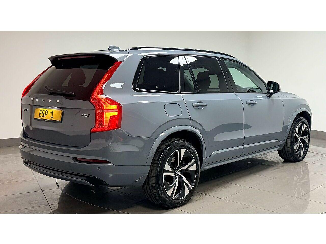 Volvo XC90 view 8