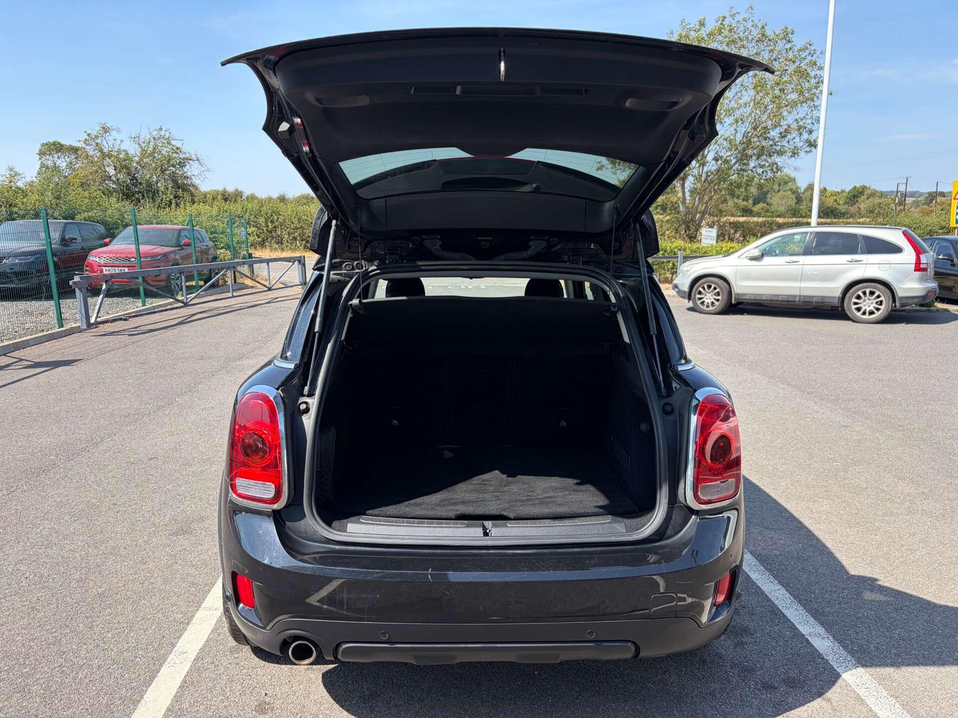 Mini Countryman view 24