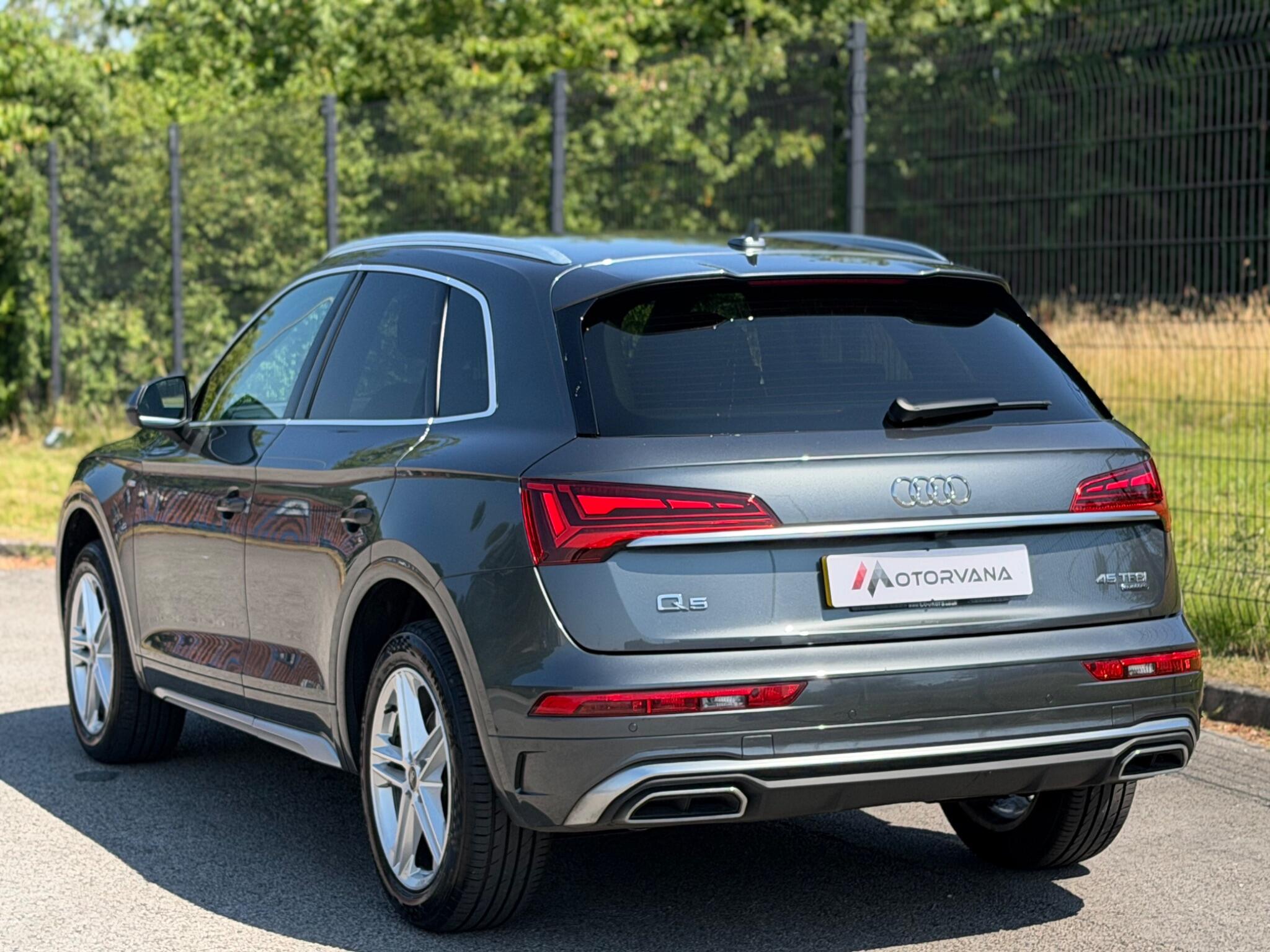 Audi Q5 view 4