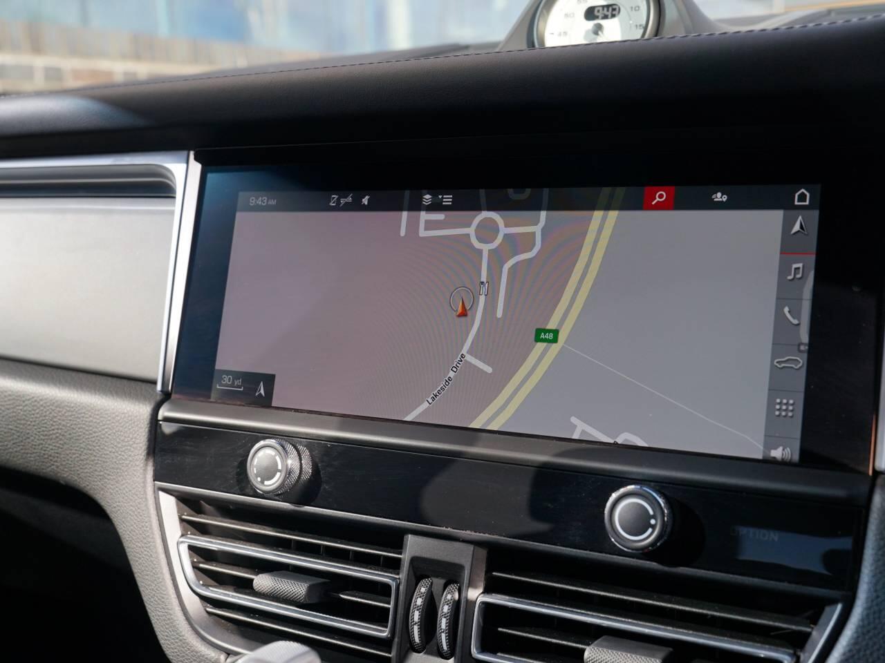 Porsche Macan view 30