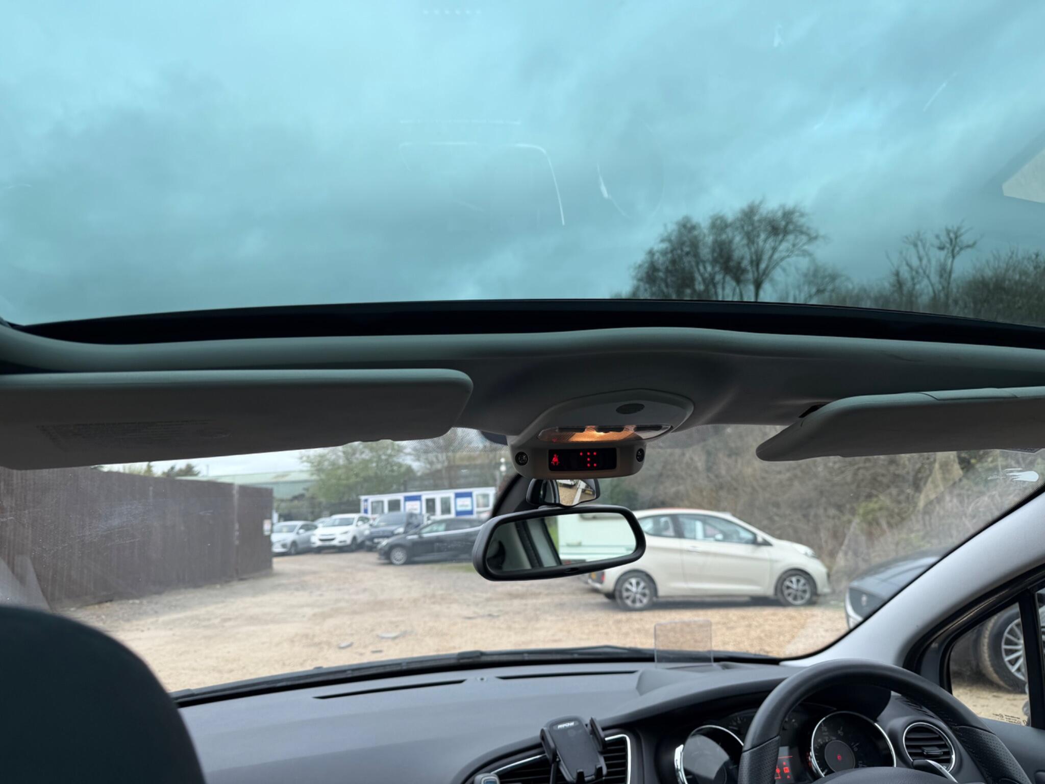 2013 Peugeot 5008 1.6 e-HDi Allure EGC Euro 5 (s/s) 5dr image 27