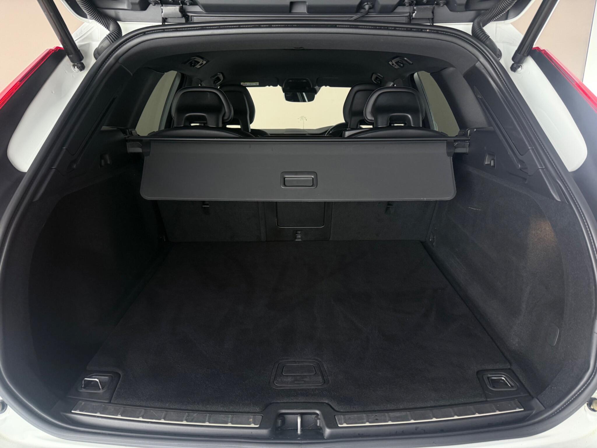 Volvo XC60 view 9