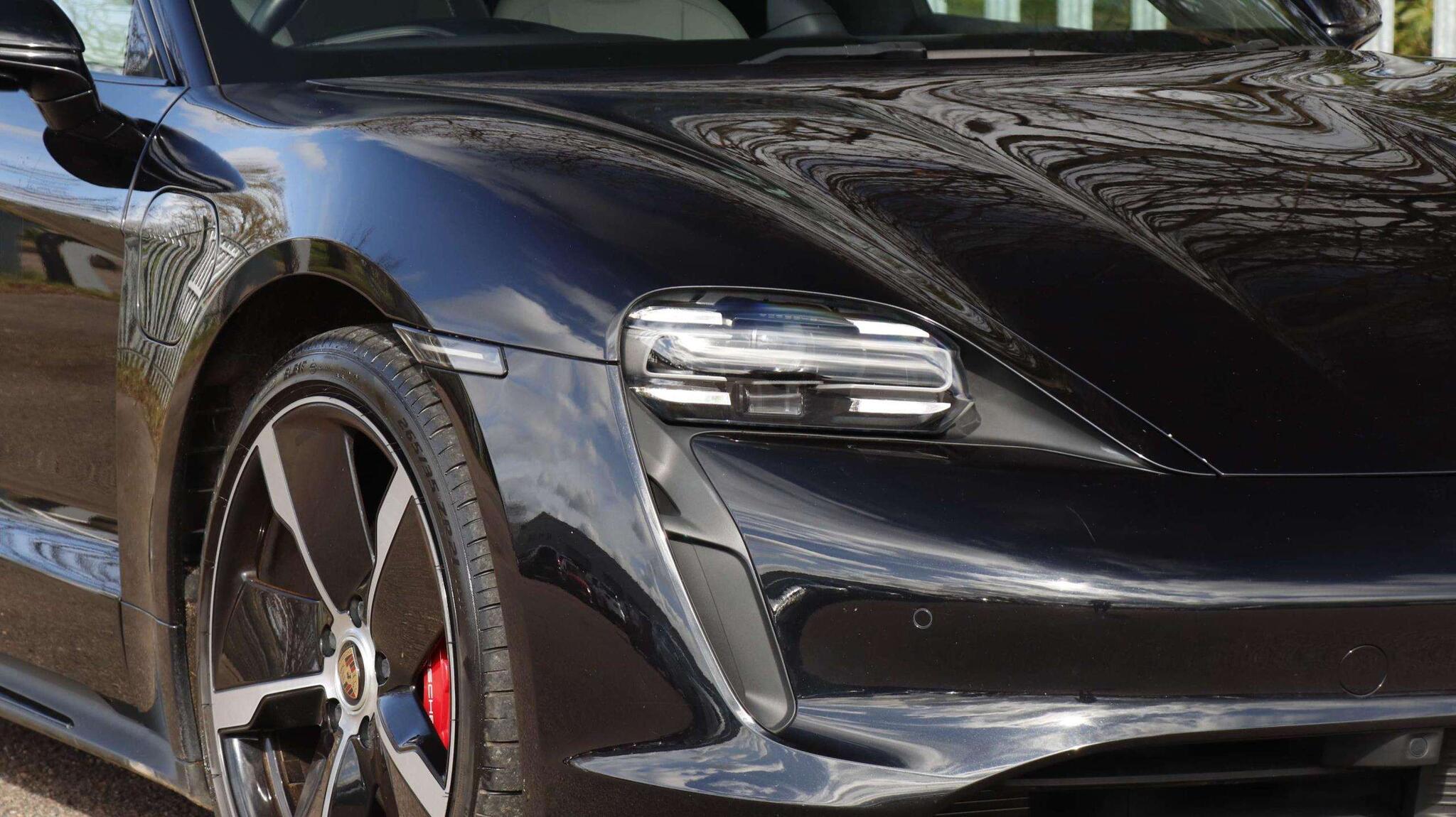 Porsche Taycan view 31