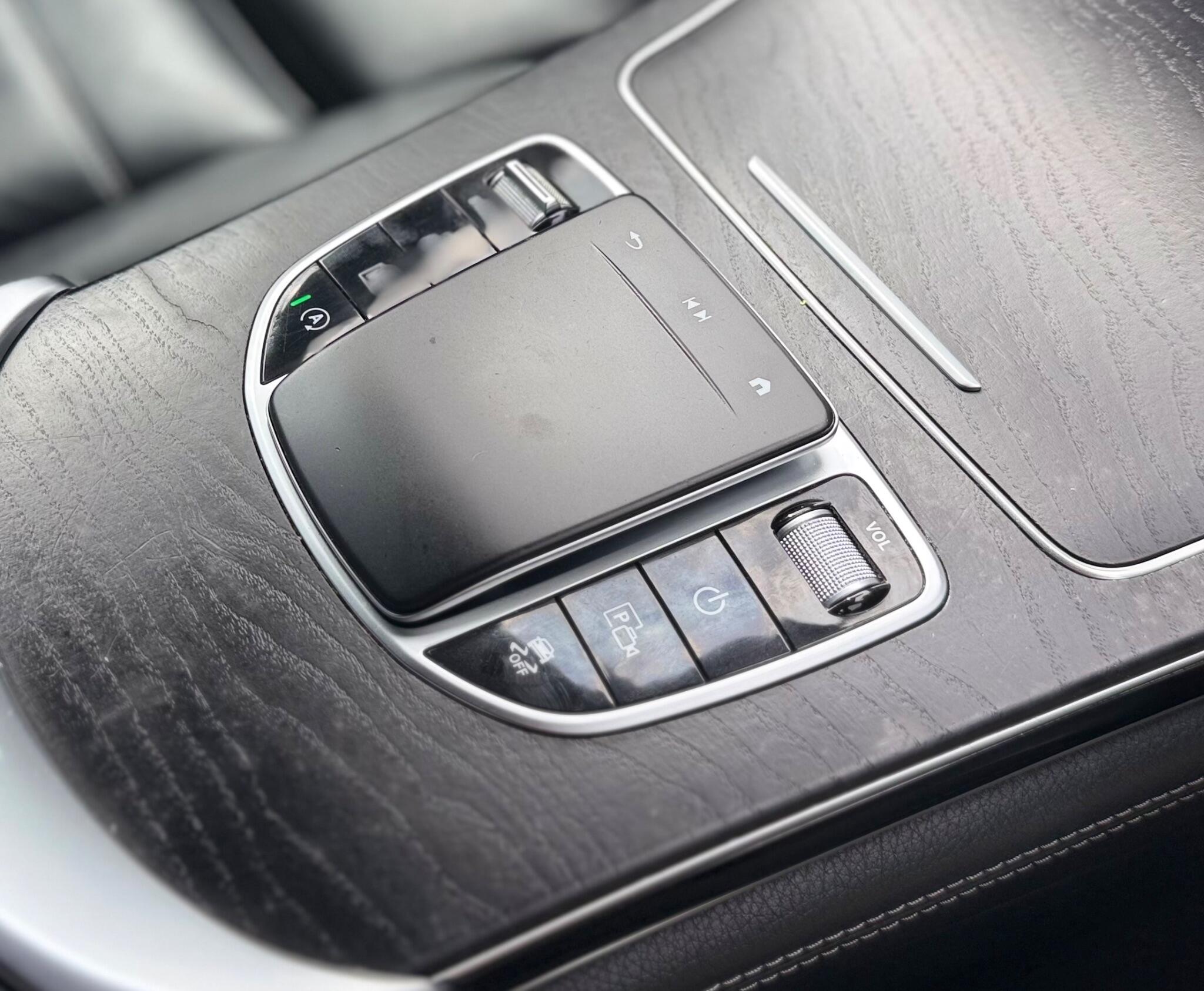 Mercedes-Benz GLC view 16