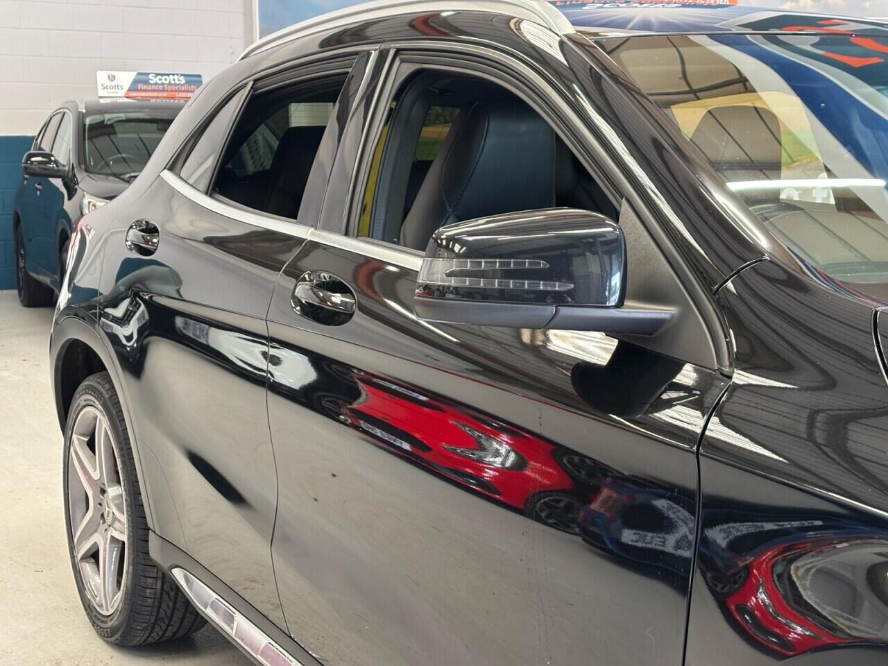 Mercedes-Benz GLA view 48