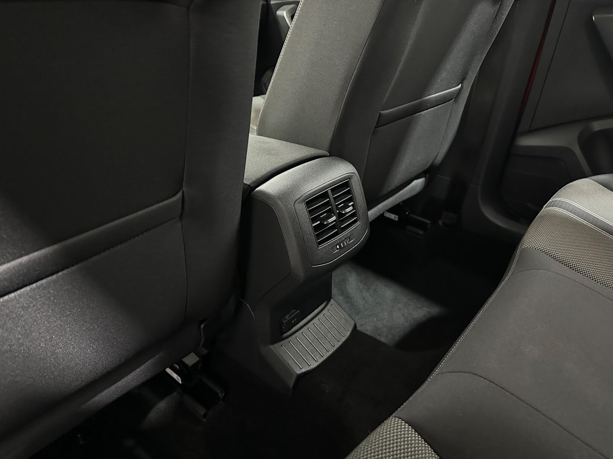 Volkswagen T-Roc view 35
