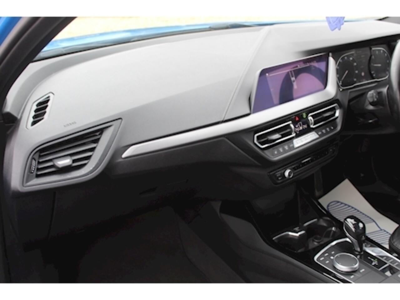 BMW 1 Series view 14