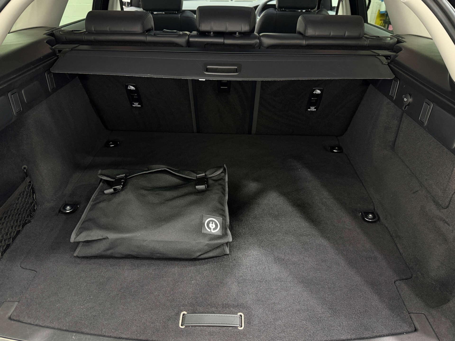 Land Rover Range Rover Velar view 27