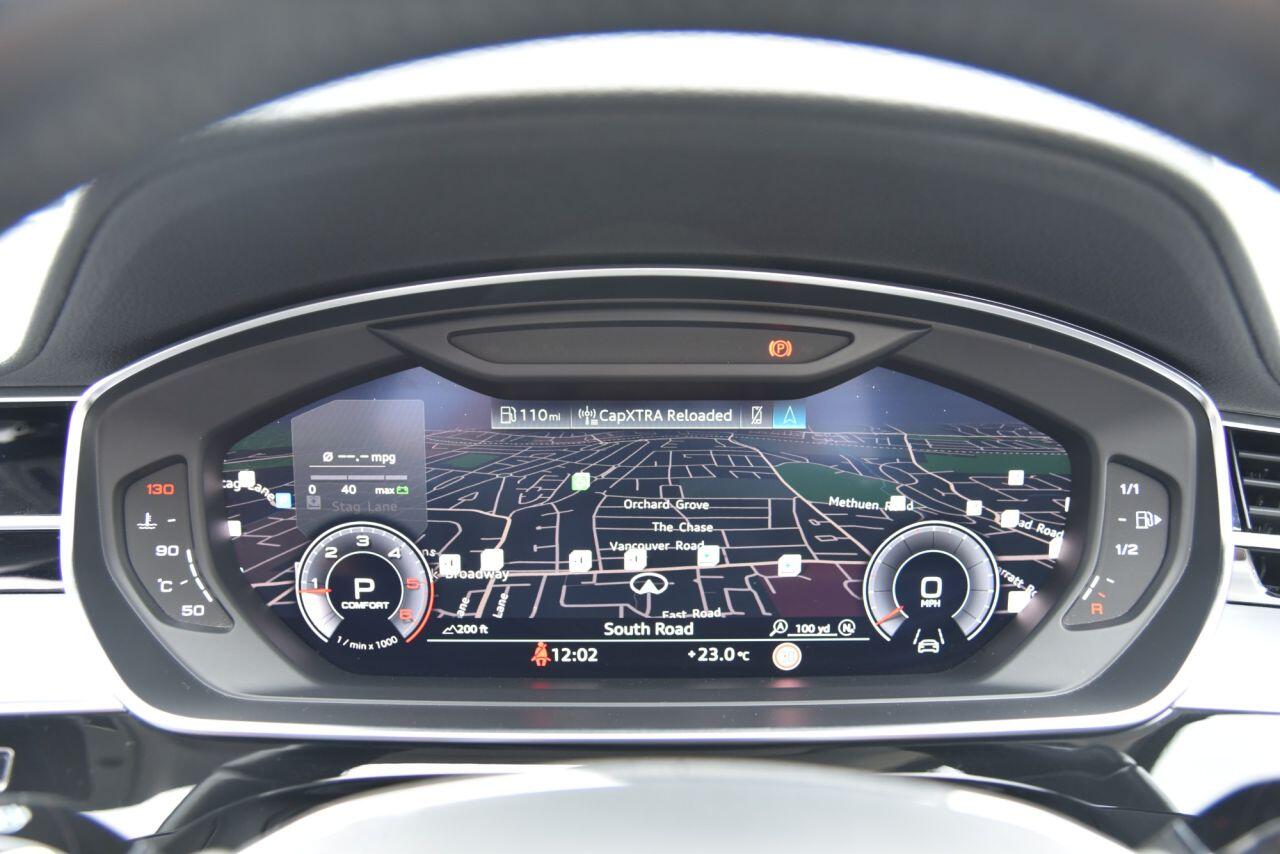 Audi A8 view 30