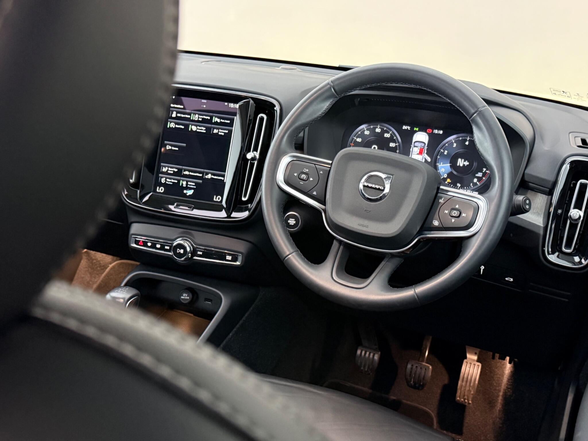 Volvo XC40 view 14