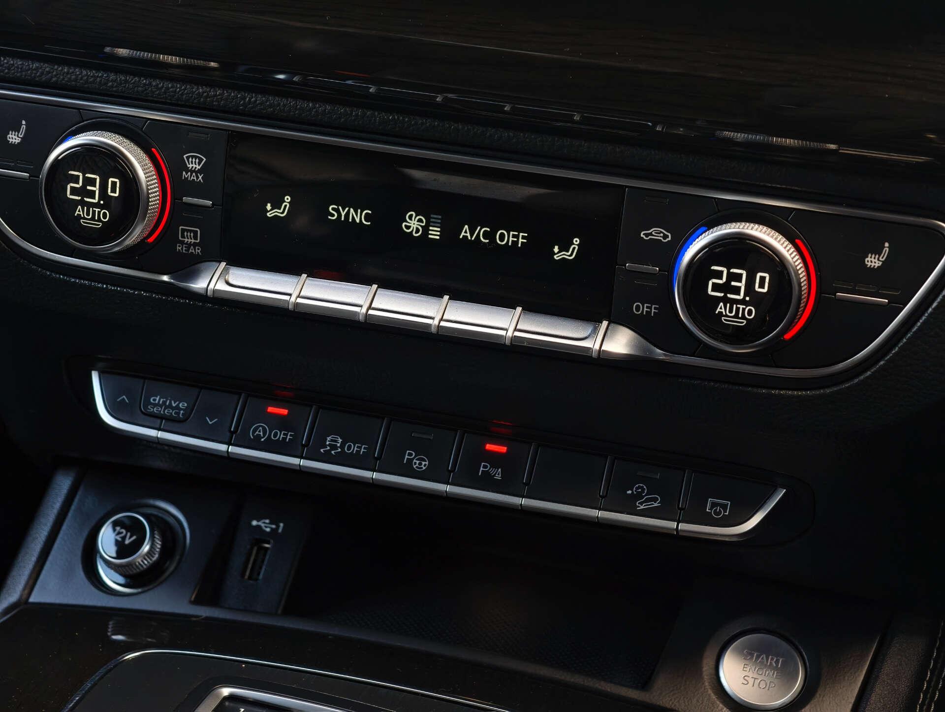 Audi SQ5 view 45