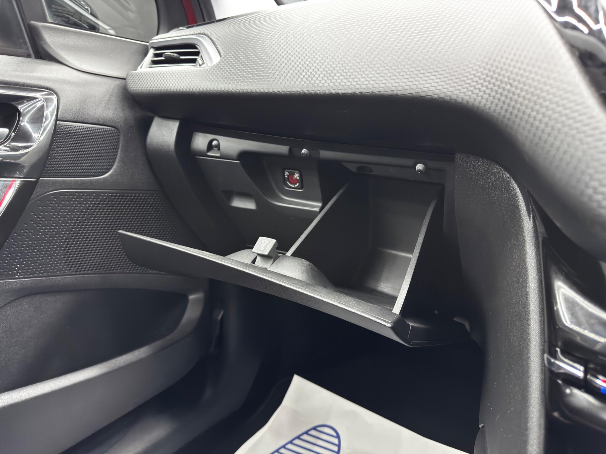 Peugeot 208 view 36