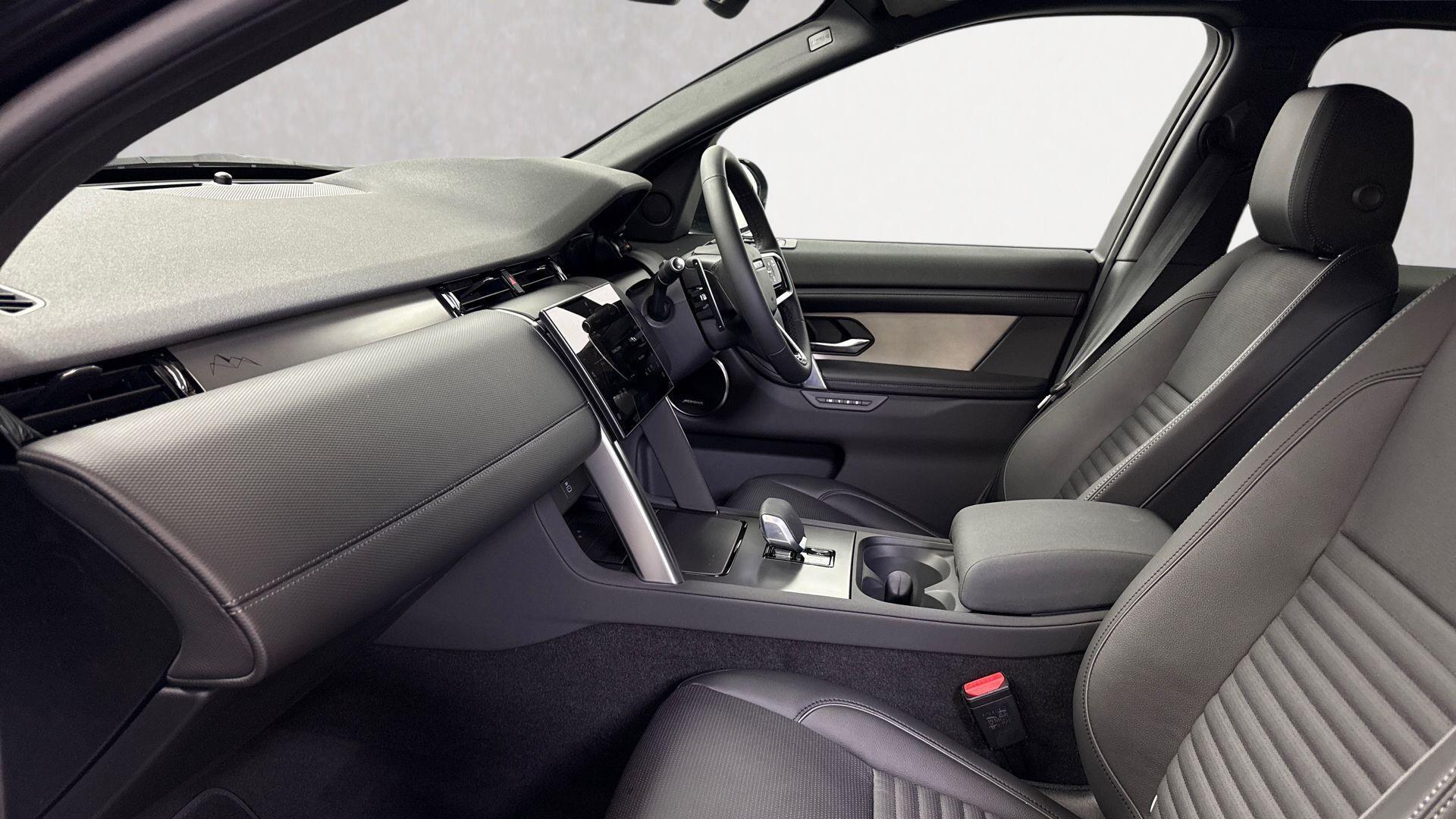 Land Rover Discovery Sport view 3