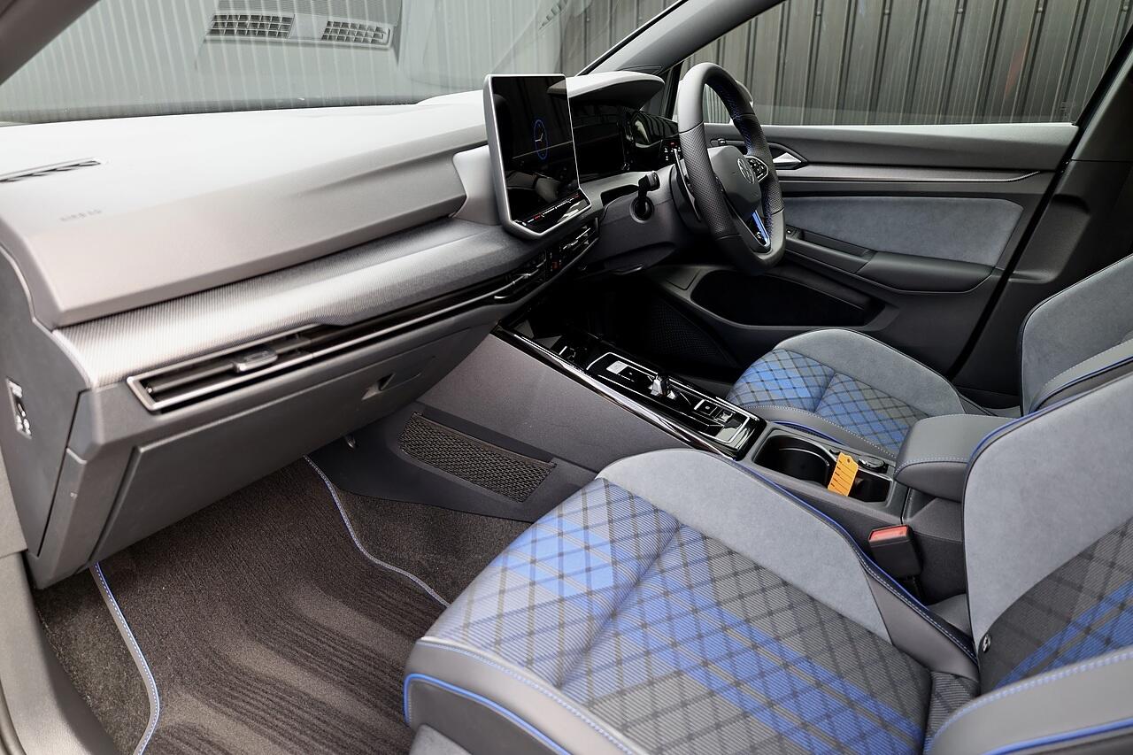 Volkswagen Golf view 3